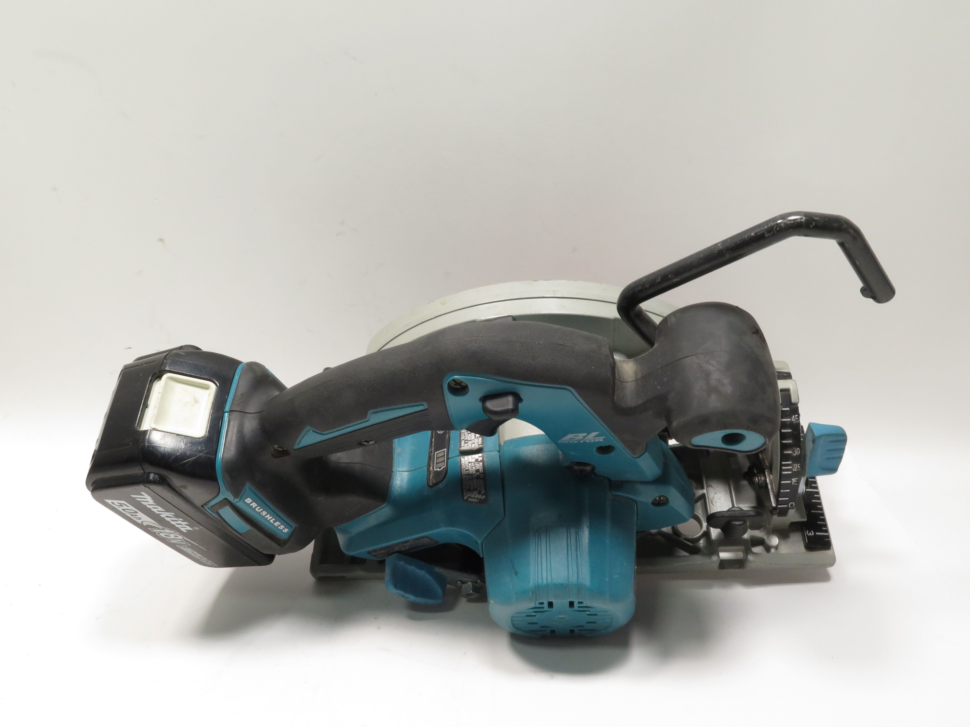 Makita XSH03 18V LXT LithiumIon Brushless Cordless 61/2 in. Circular Saw