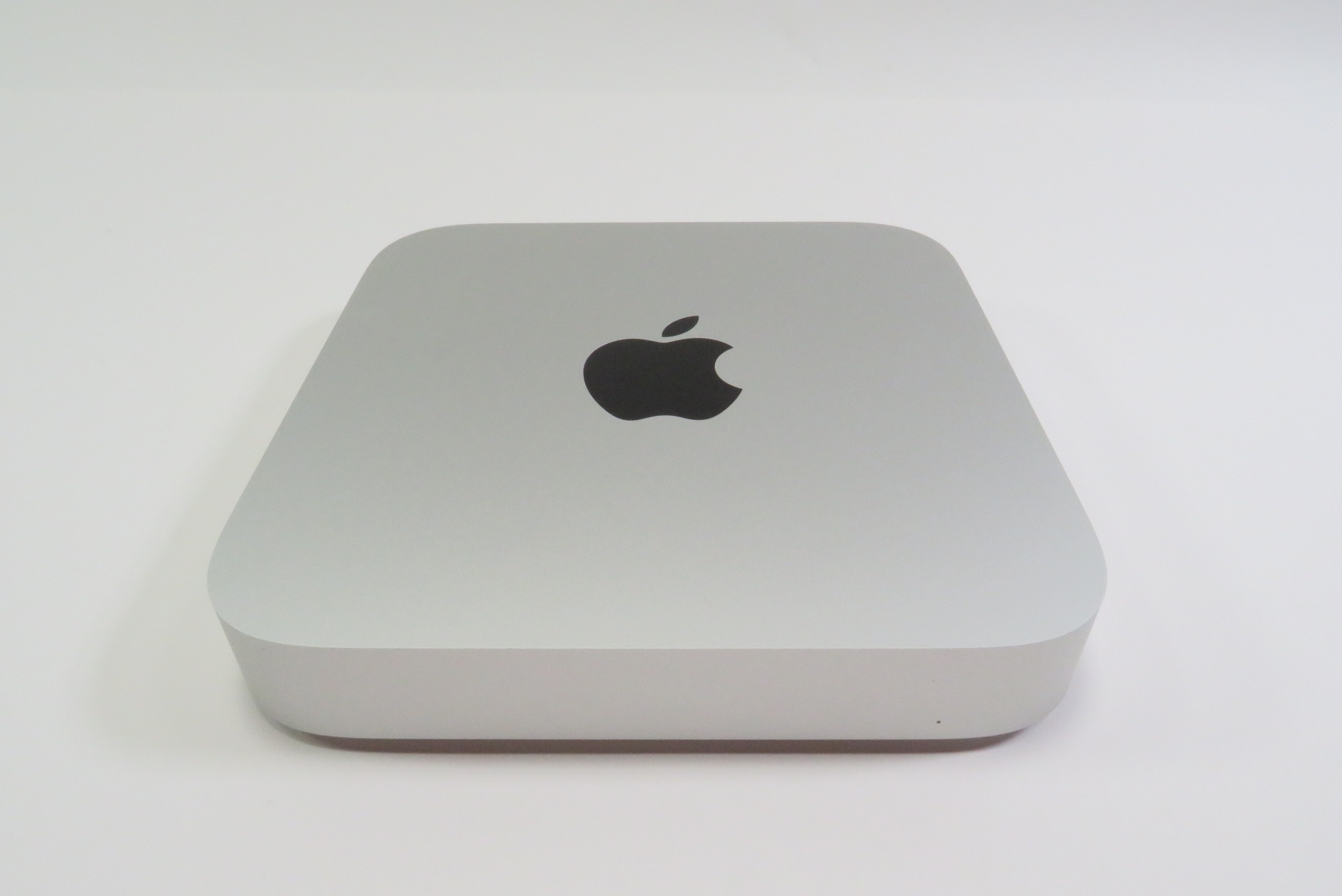 Apple Mac mini A2686 MMFJ3LL/A Apple M2 3.49GHz 8GB RAM 256GB SSD Computer