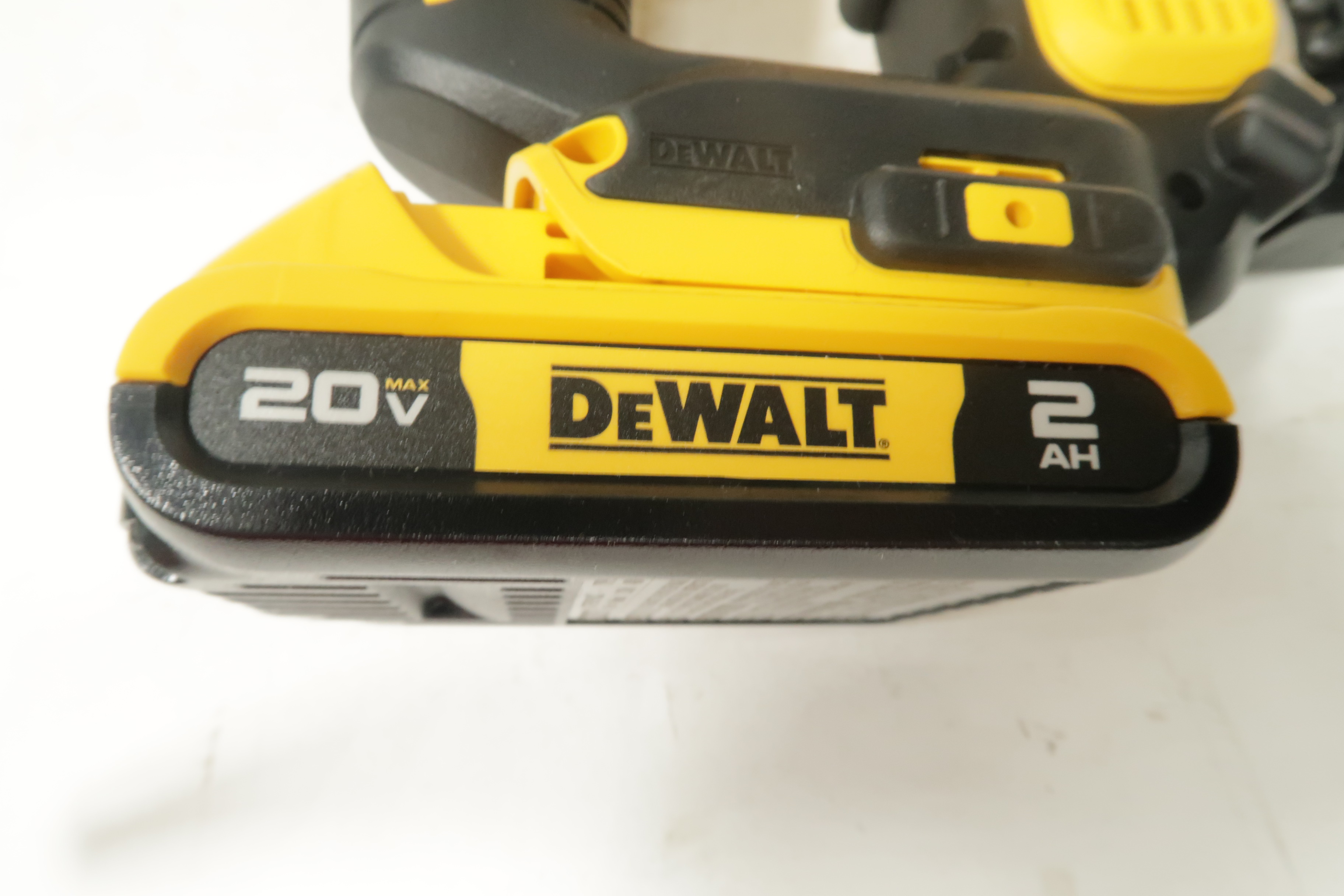 DeWalt DCN623D1 Atomic Compact Series 20V Max Cordless 23Ga. Nailer Kit