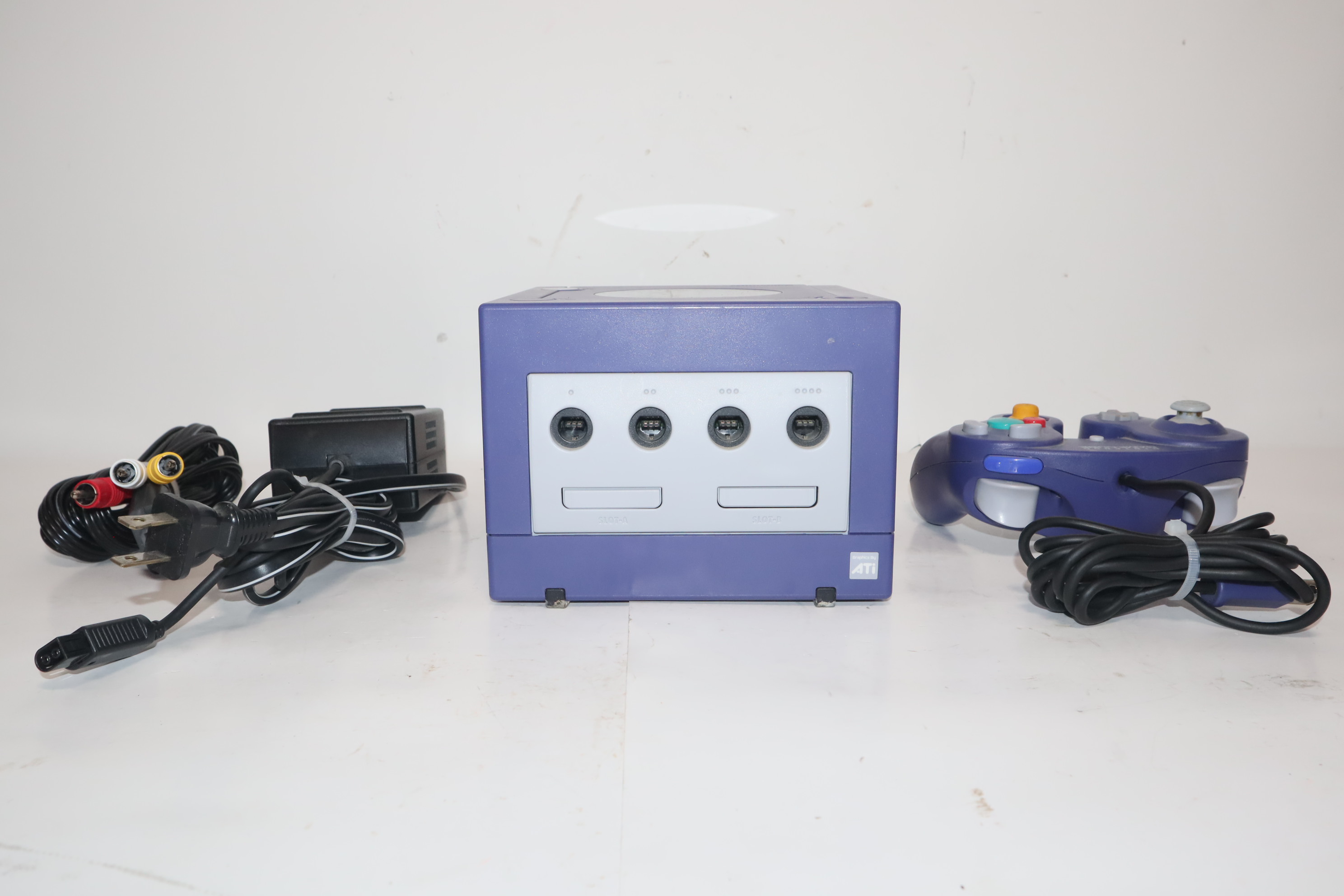 GAMECUBE CONSOLE DOL-001 COMPLETE WITH top 2 BRAND NEW CONTROLLER WORKS GREAT