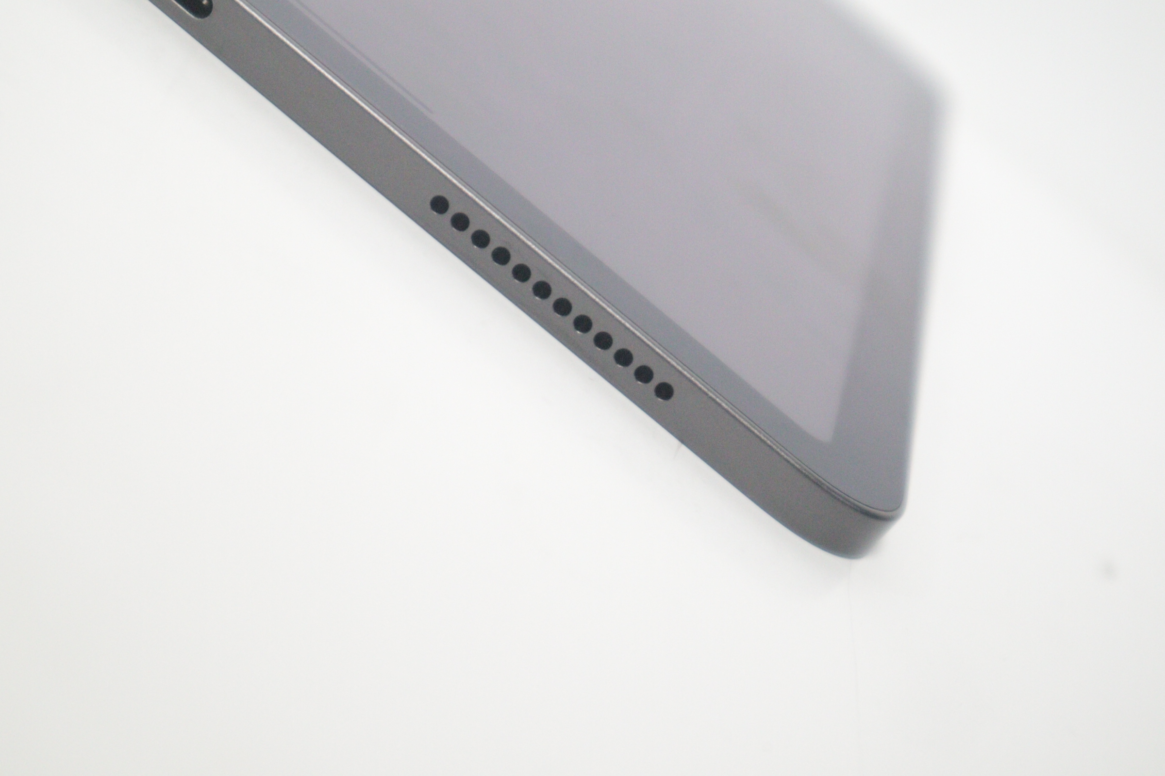 Apple iPad Air 5th Generation MM9C3LL/A Space Gray 64GB Handheld