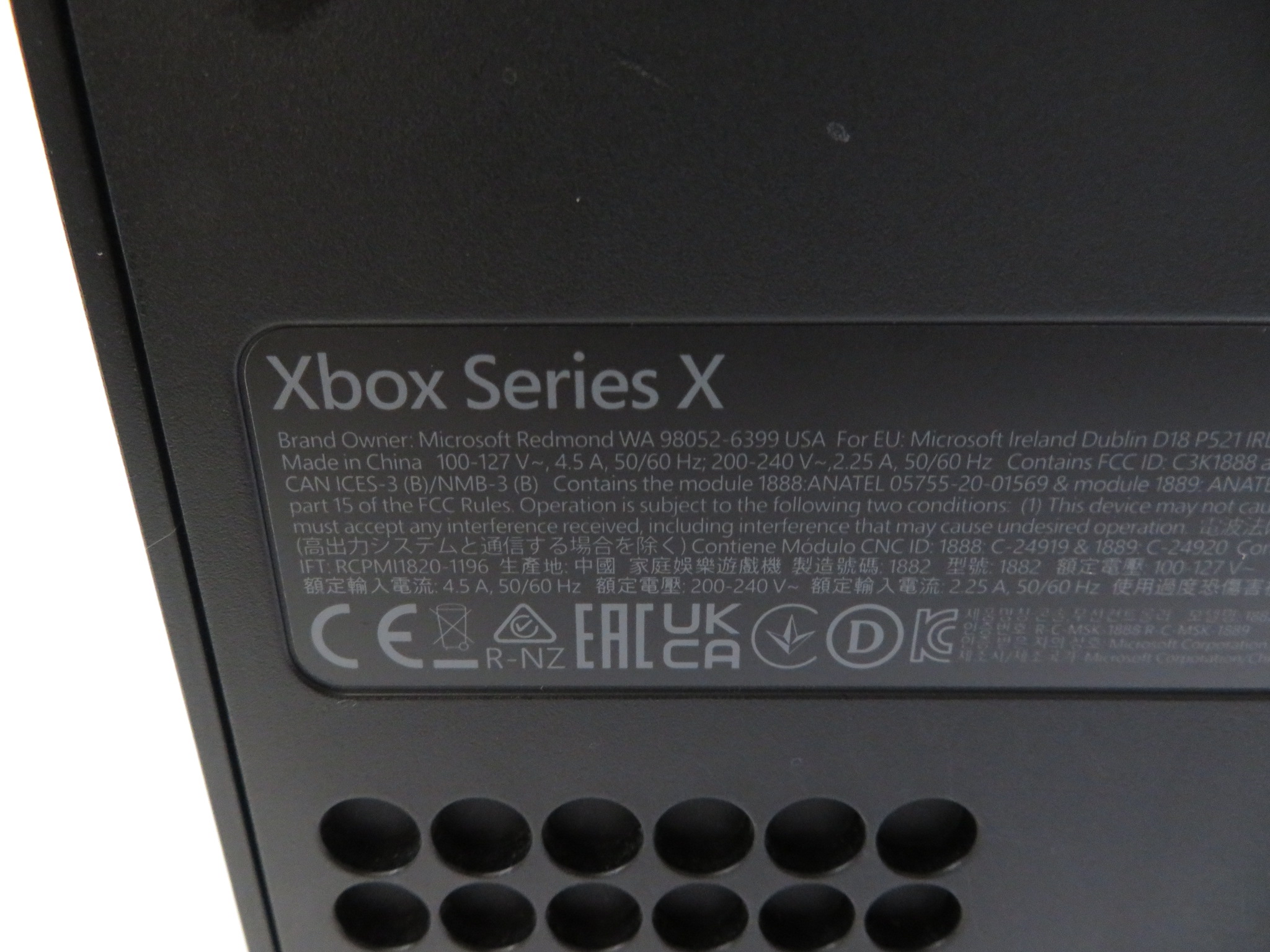 Microsoft Xbox Series X 1882 1882 1TB 4K Video Game Console 8290