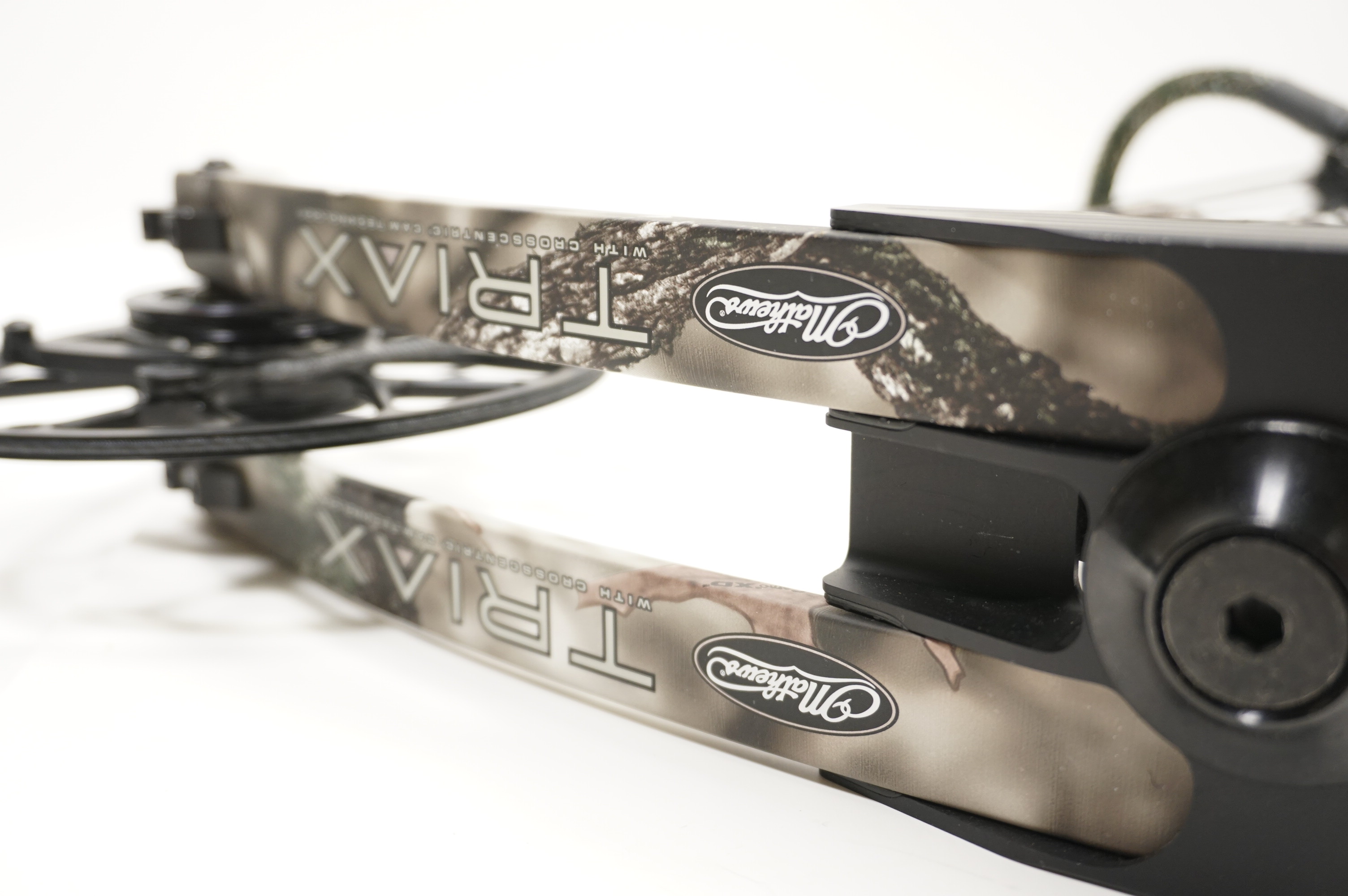 Mathews Triax RH Compound Bow 70/28 - HHA Sports Tetra One Pin Sight