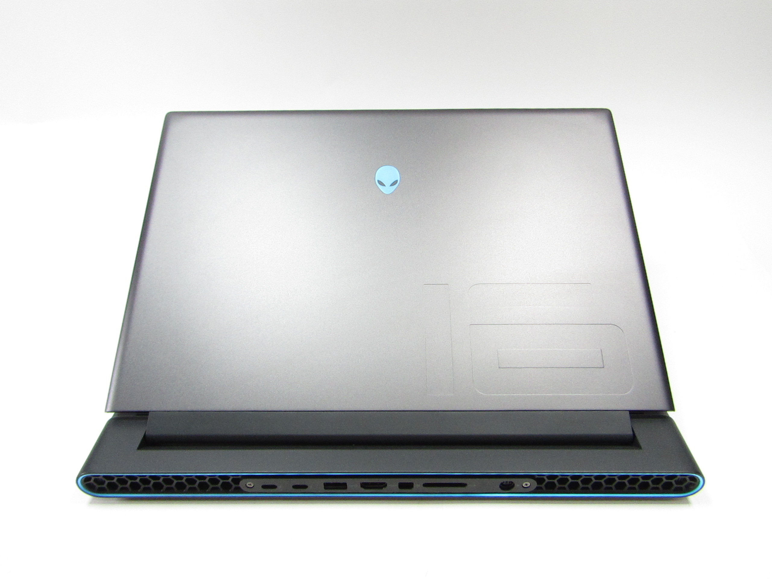 Alienware ノートパソコン シルバー Alienware M16R1 P124F Win 11 Intel Core i9-13900HX 2.2GHz