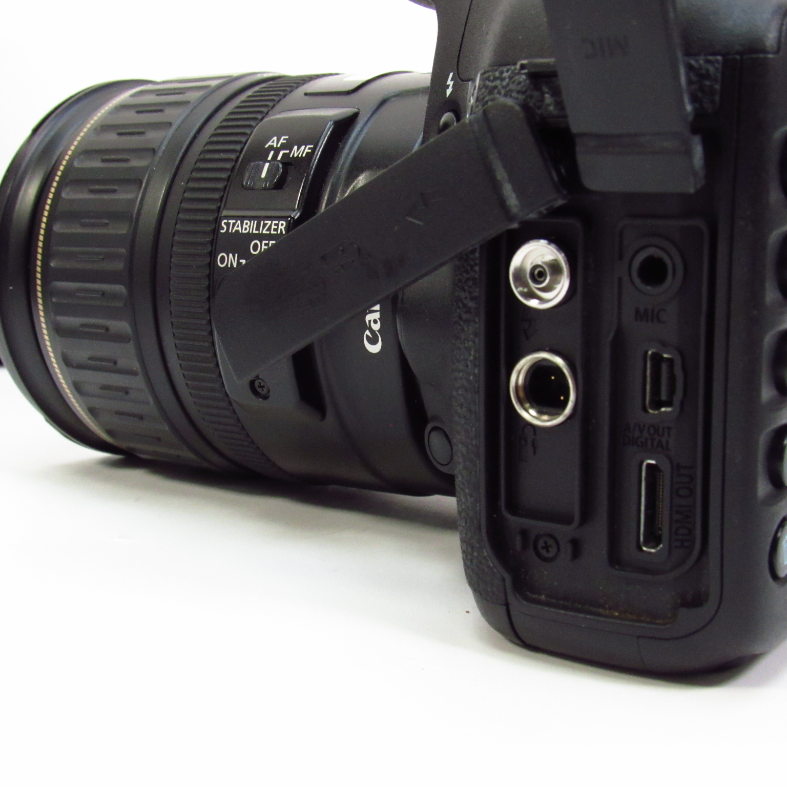 Canon EOS 7D (DS126251) 18MP APS-C DSLR Camera 28-135mm Lens Canon EOS 7D (DS126251) 18MP APS-C DSLR Camera 28-135mm Lens