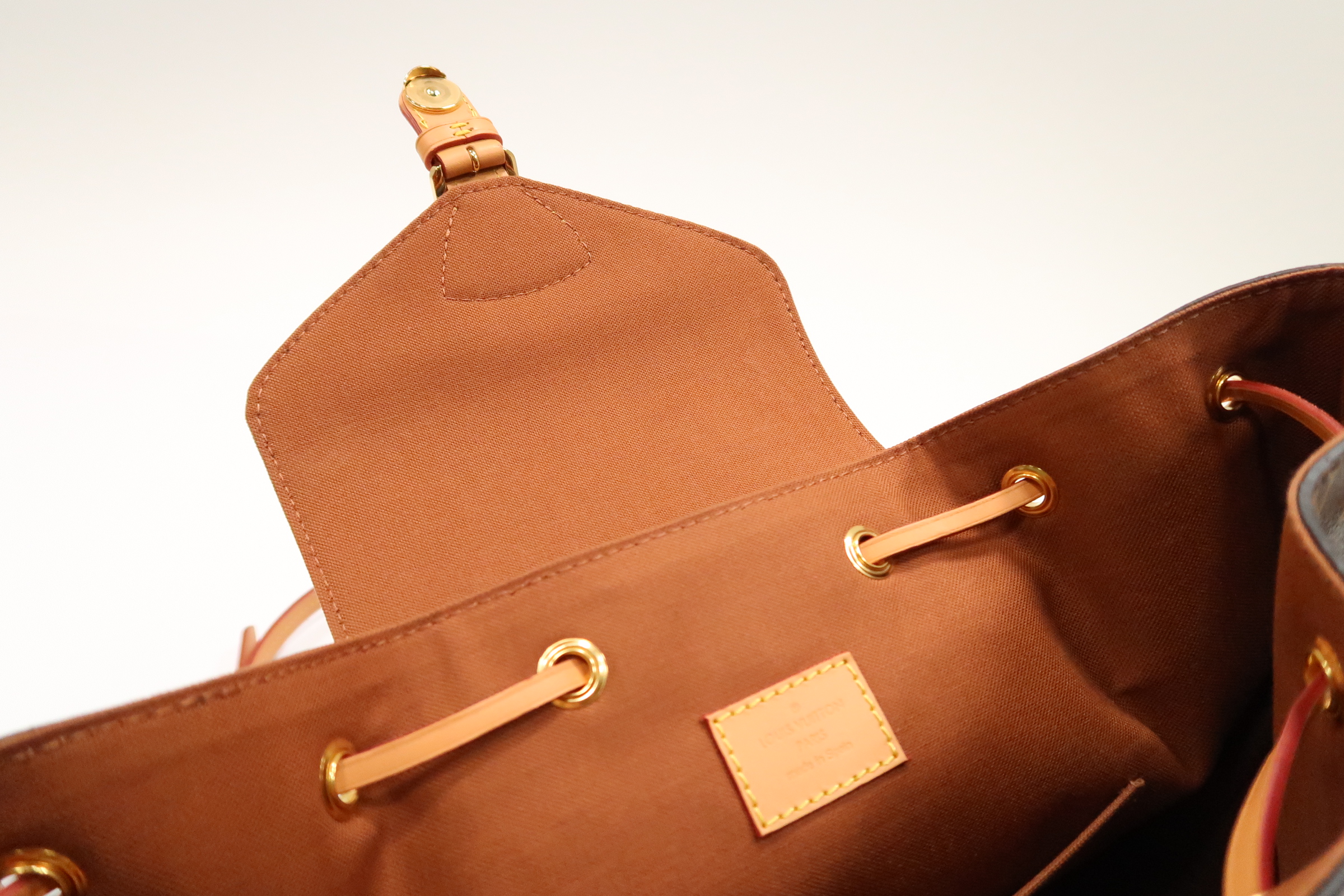 Louis Vuitton Montsouris Backpack Brown Monogram LV Logo  display picture 2