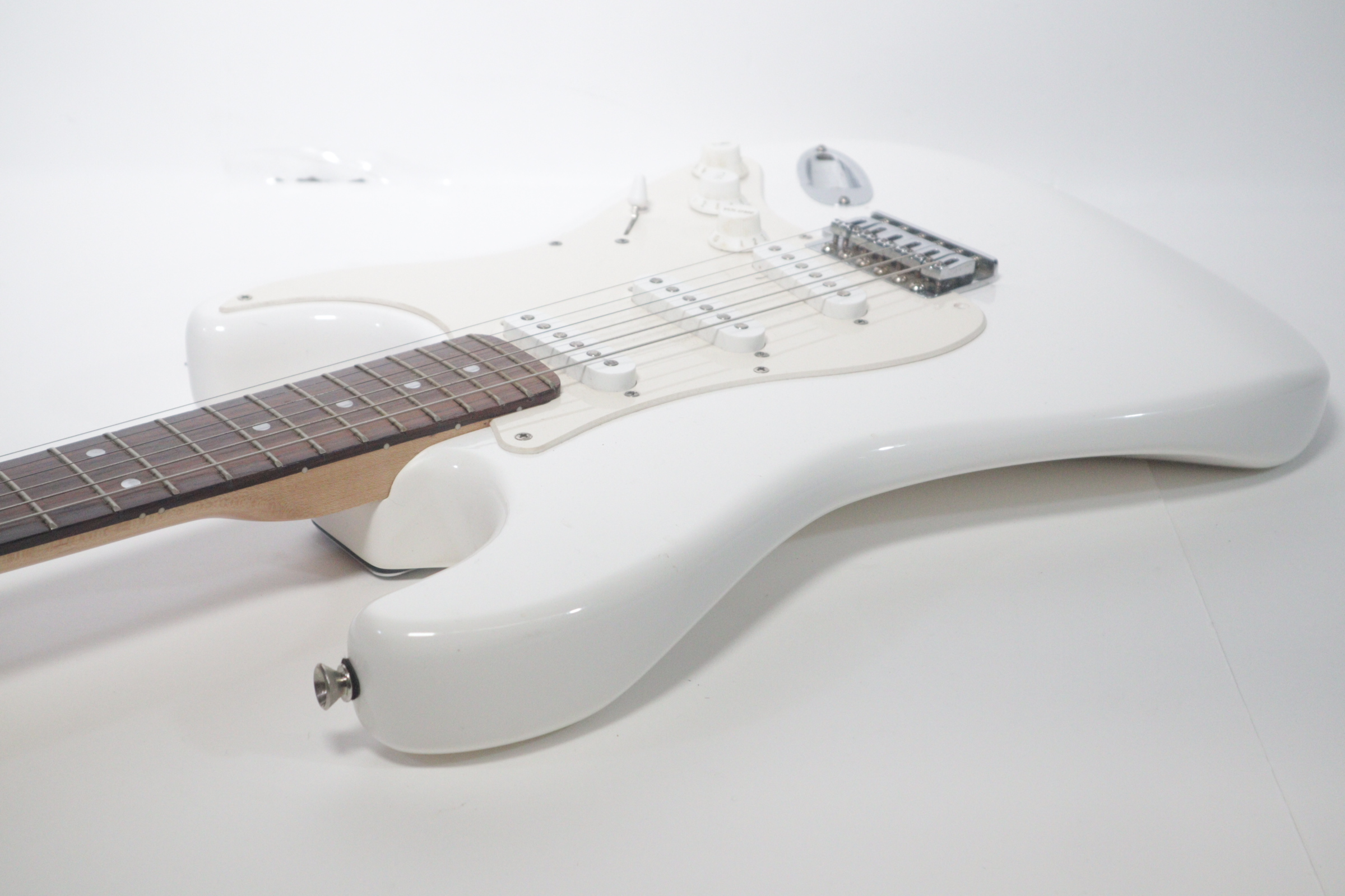 Squier by Fender Stratocaster Bullet Series Arctic White 6String