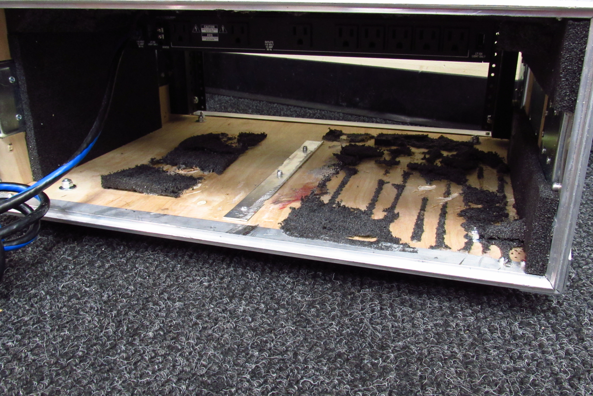 Wilson Rack Case & Middle Atlantic PD-915RV-RN Rackmount Power - Pick ...