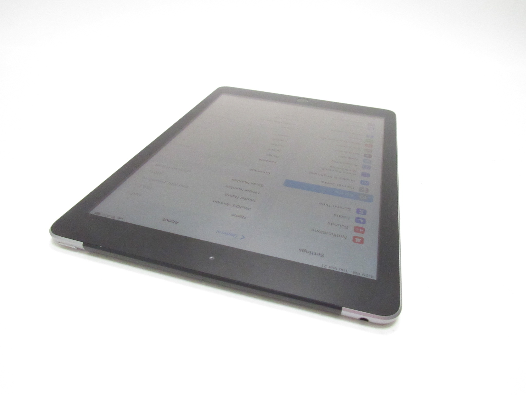 Apple iPad 6th Generation A1954 MR6R2LL/A 32GB Wi-Fi / T-Mobile Silver