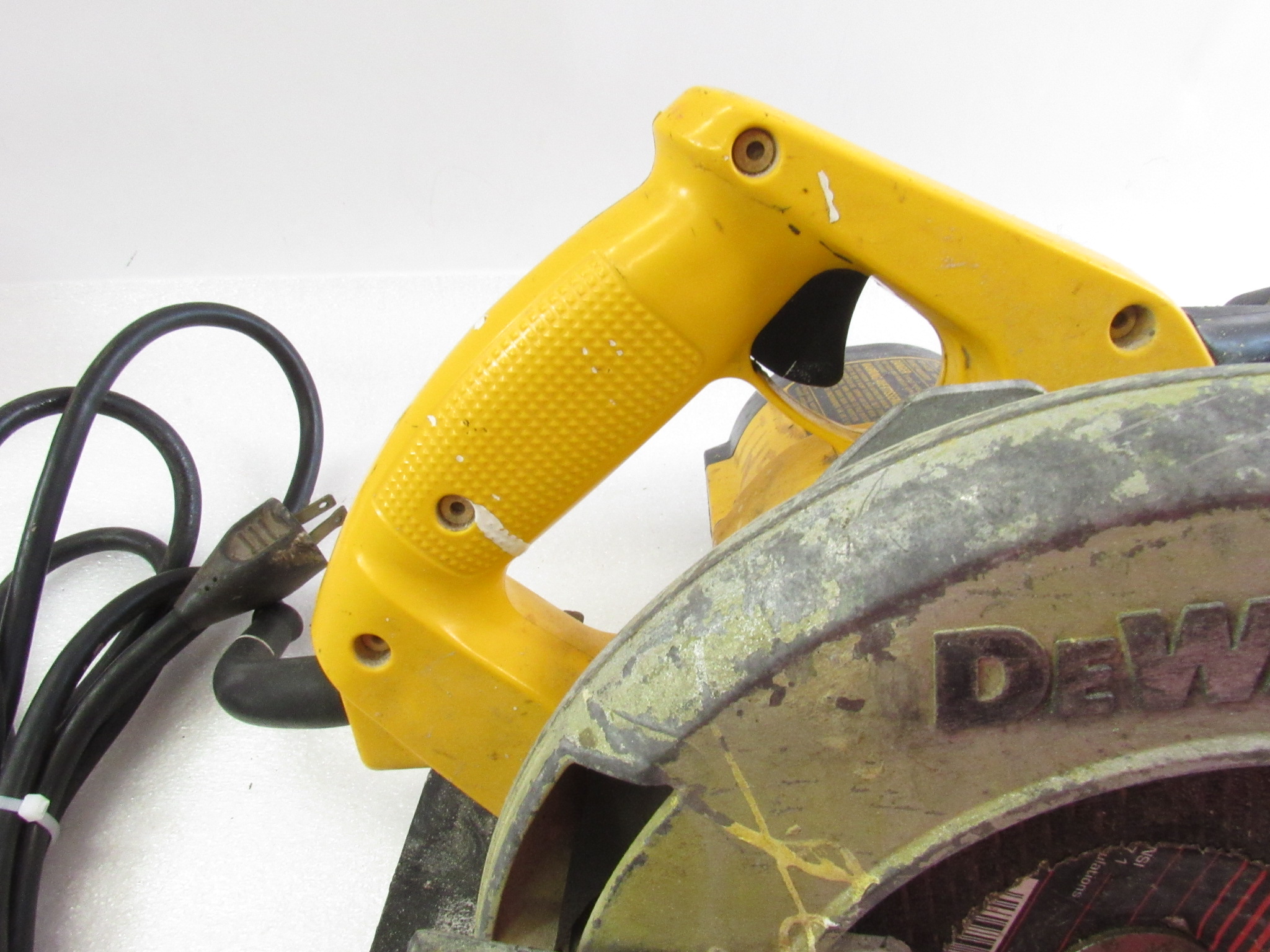 DeWalt DW359 7-1/4-Inch 15 Amp Light Weight Circular Saw