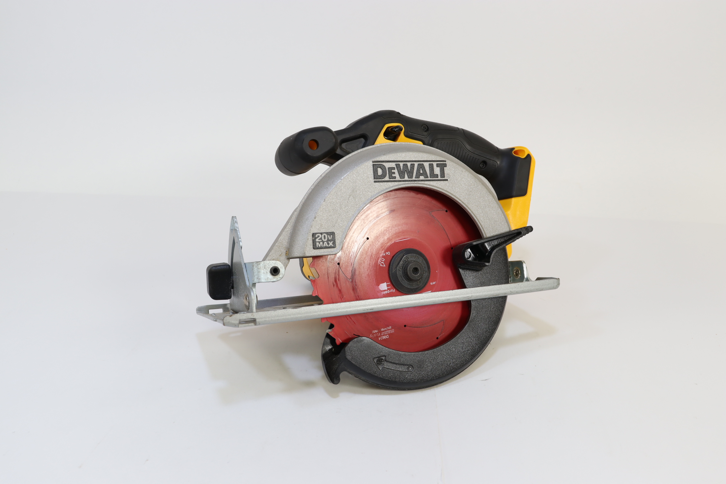 DEWALT 20V MAX Cordless 6.5 in. Sidewinder Style Circular Saw