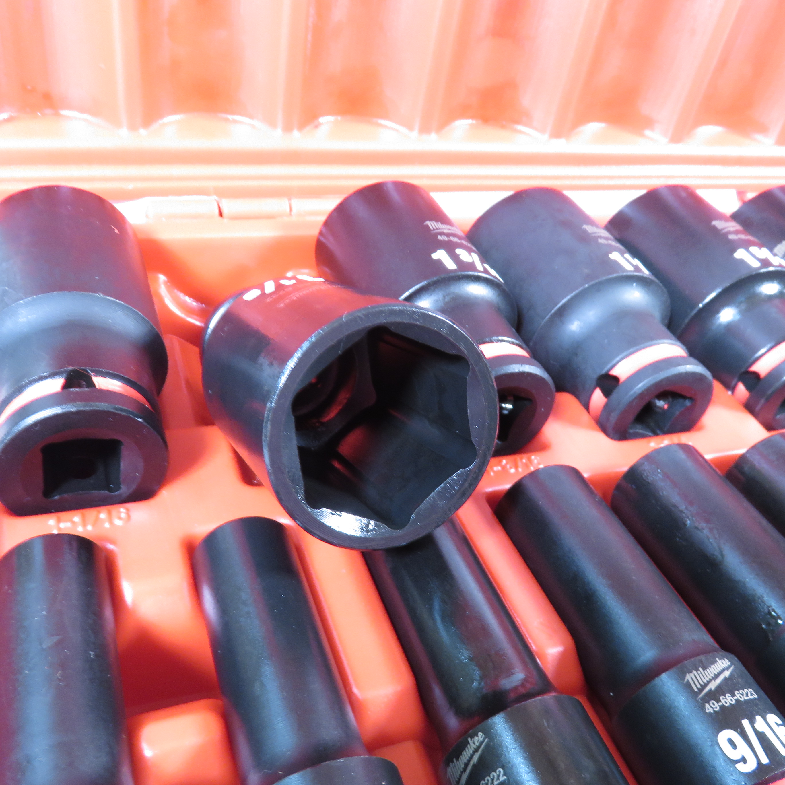 Milwaukee 49-66-7012 19pc SHOCKWAVE 1/2 in. Drive SAE 6 Point Impact ...
