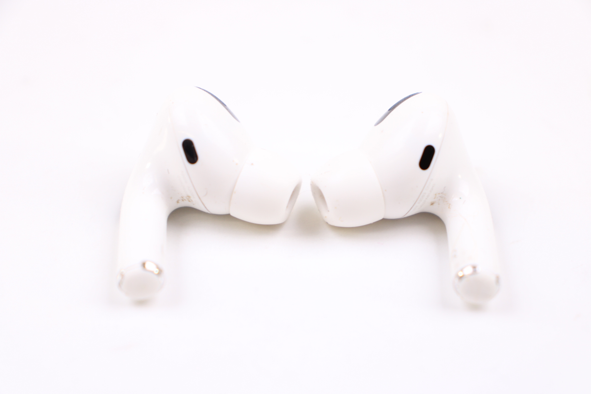 Apple AirPods Pro MLWK3AM/A 1st Gen MagSafe Wireless Bluetooth