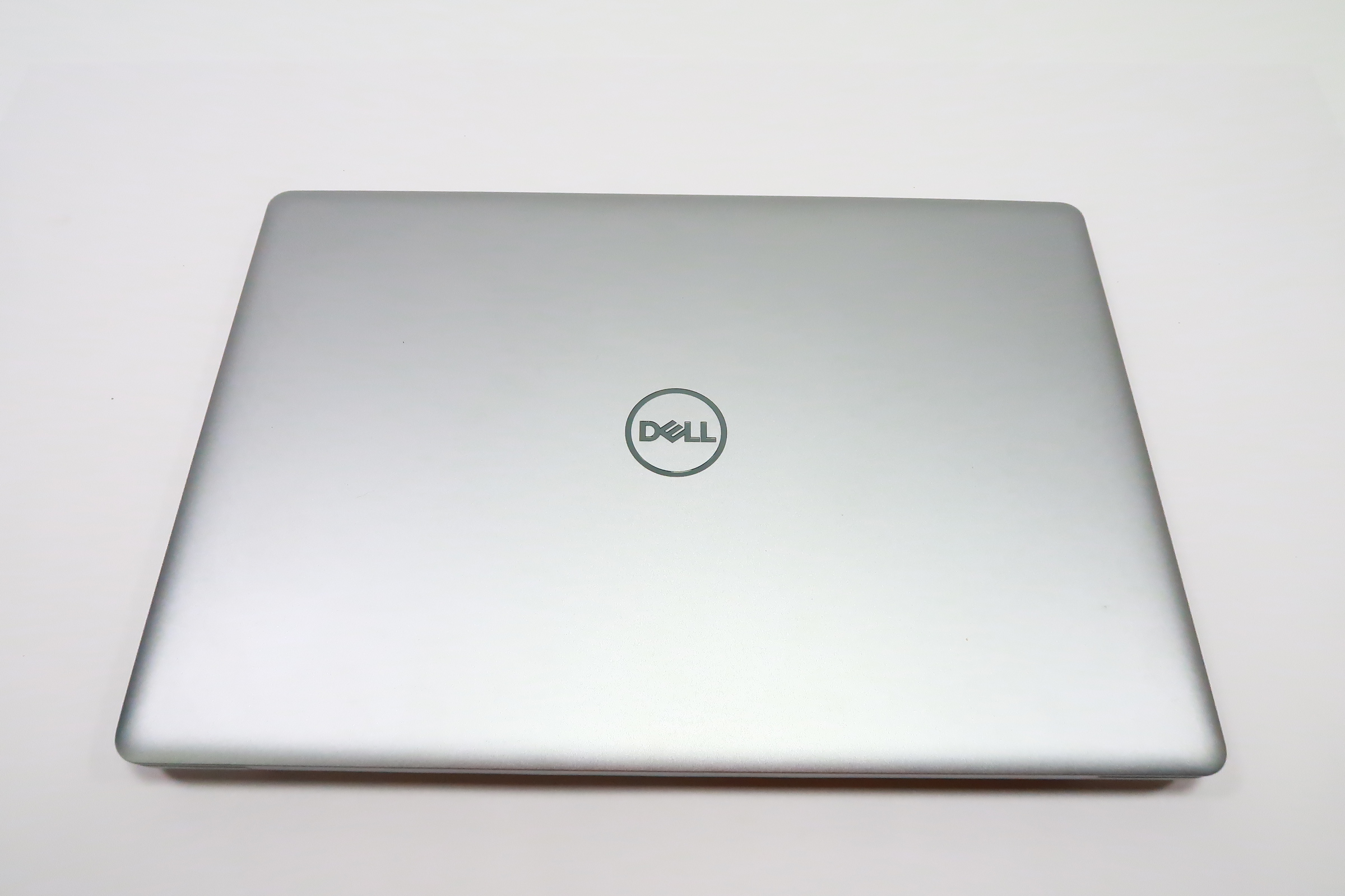Dell Inspiron 15 5570 Win 10 Core i7-8550U 1.8GHz 12GB RAM Dell Inspiron 15 5570 Win 10 Core i7-8550U 1.8GHz 12GB RAM