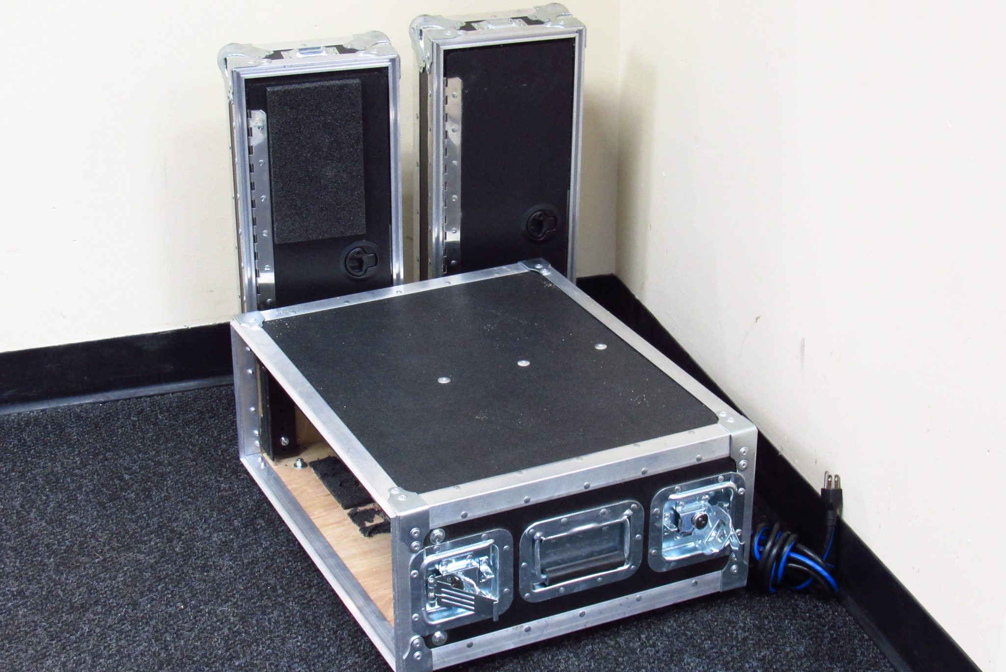 Wilson Rack Case & Middle Atlantic PD-915RV-RN Rackmount Power - Pick ...