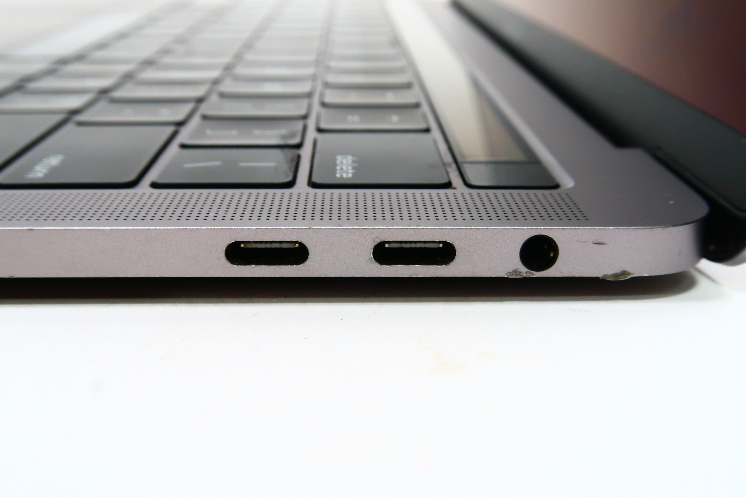 M*a様 MacBook Pro 13 2018 インテル 付属品あり 人気定番の Pro MacBook Apple 2018 Mid Amazon.com: with Intel