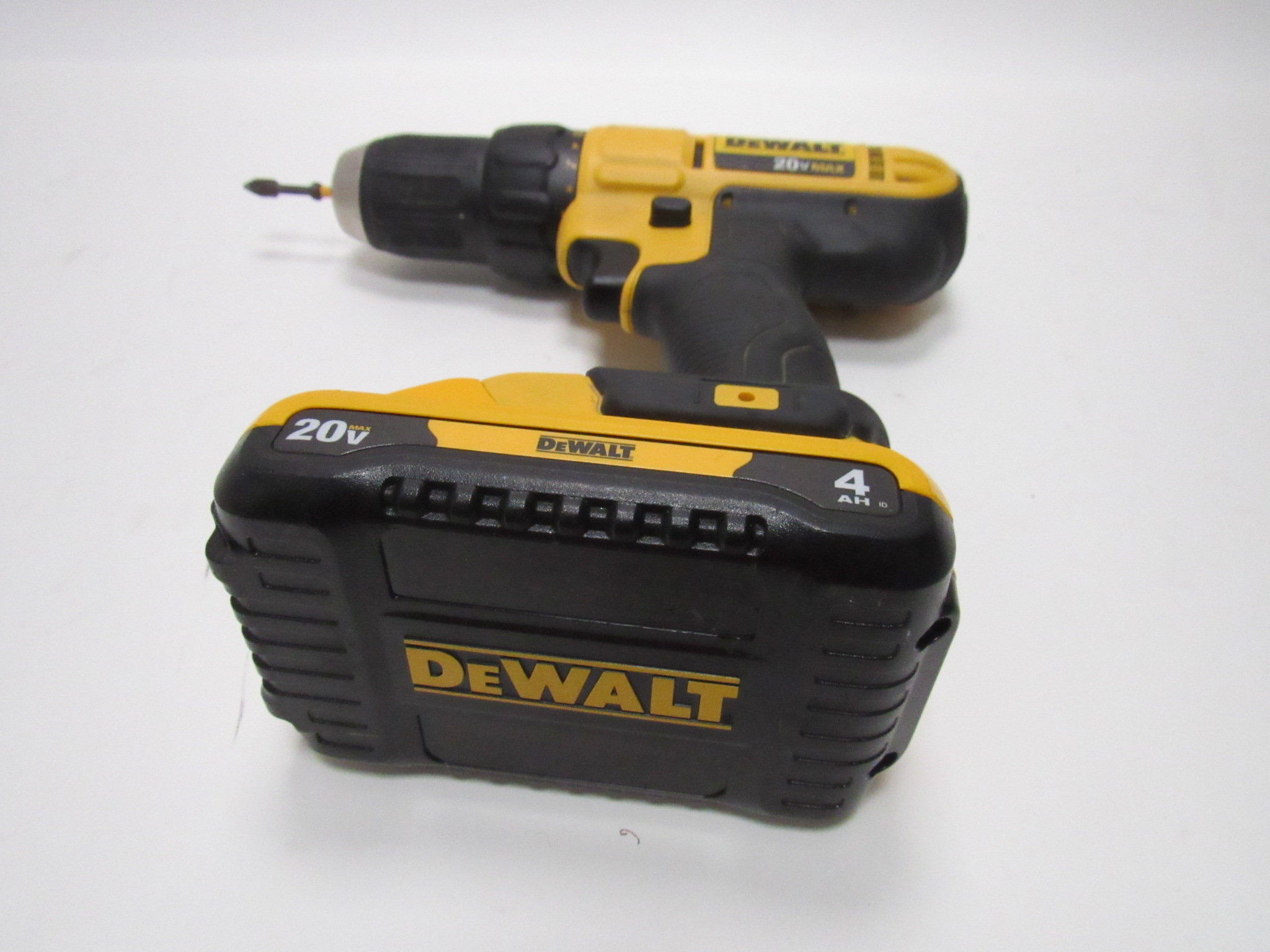 Dewalt Dcd771 20 Volt Max Lithium Ion Cordless 12 In Drive Drilldriver