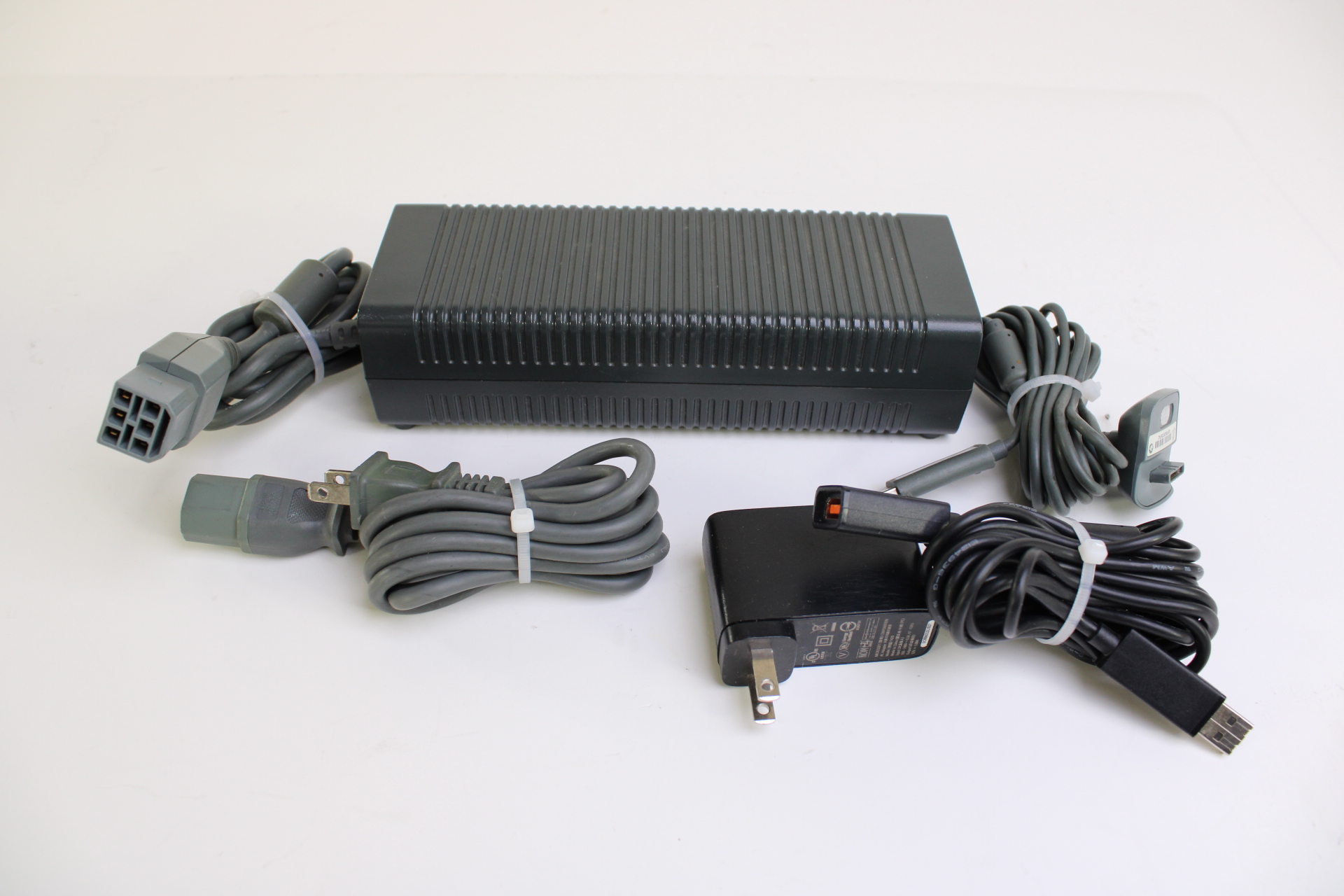 Microsoft Xbox 360 Elite 120GB Black Body Home Video Game Console