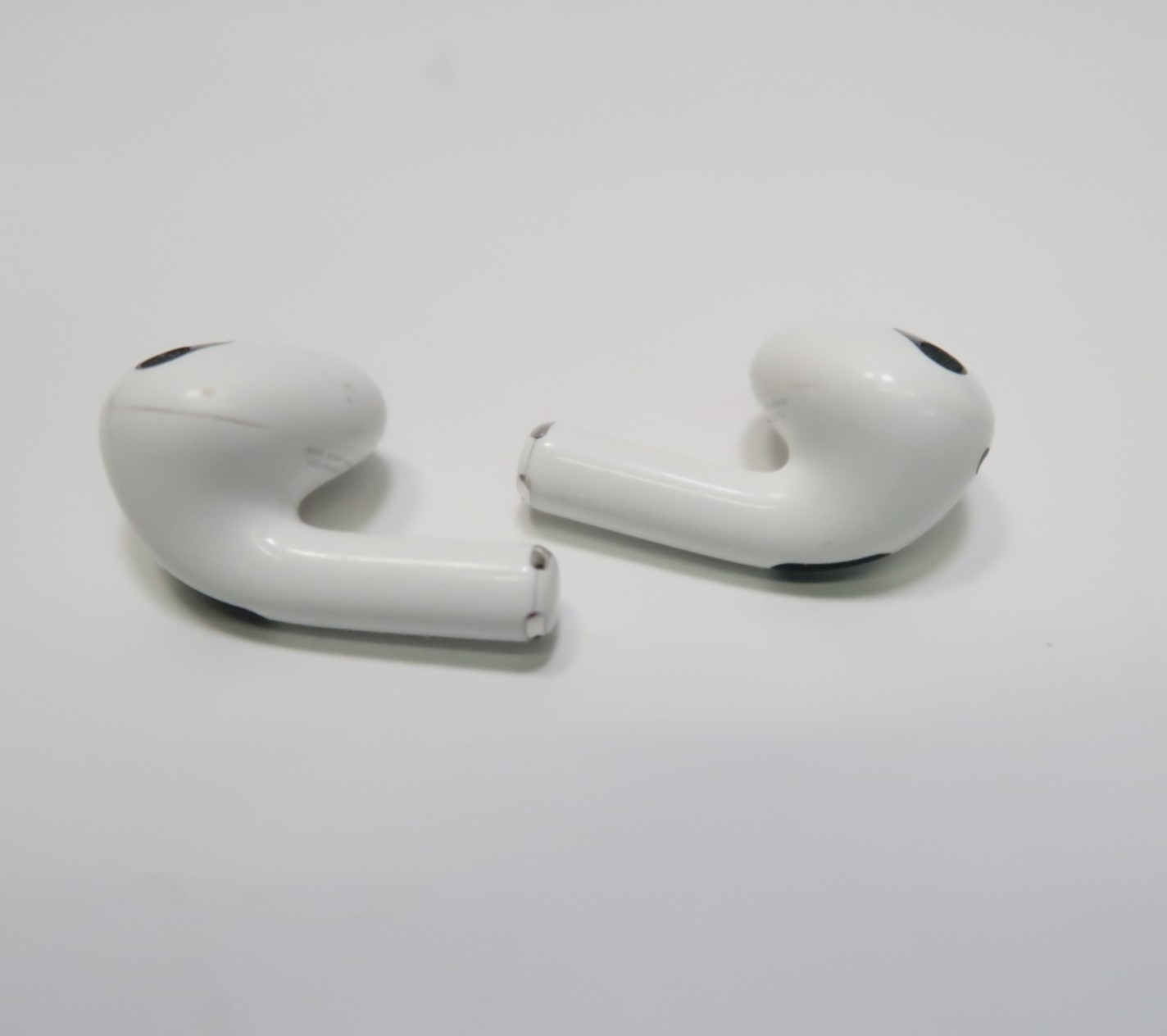 Apple MPNY3AM/A Lightning Charging Bluetooth Earbuds AirPods (3rd Gen) 5537