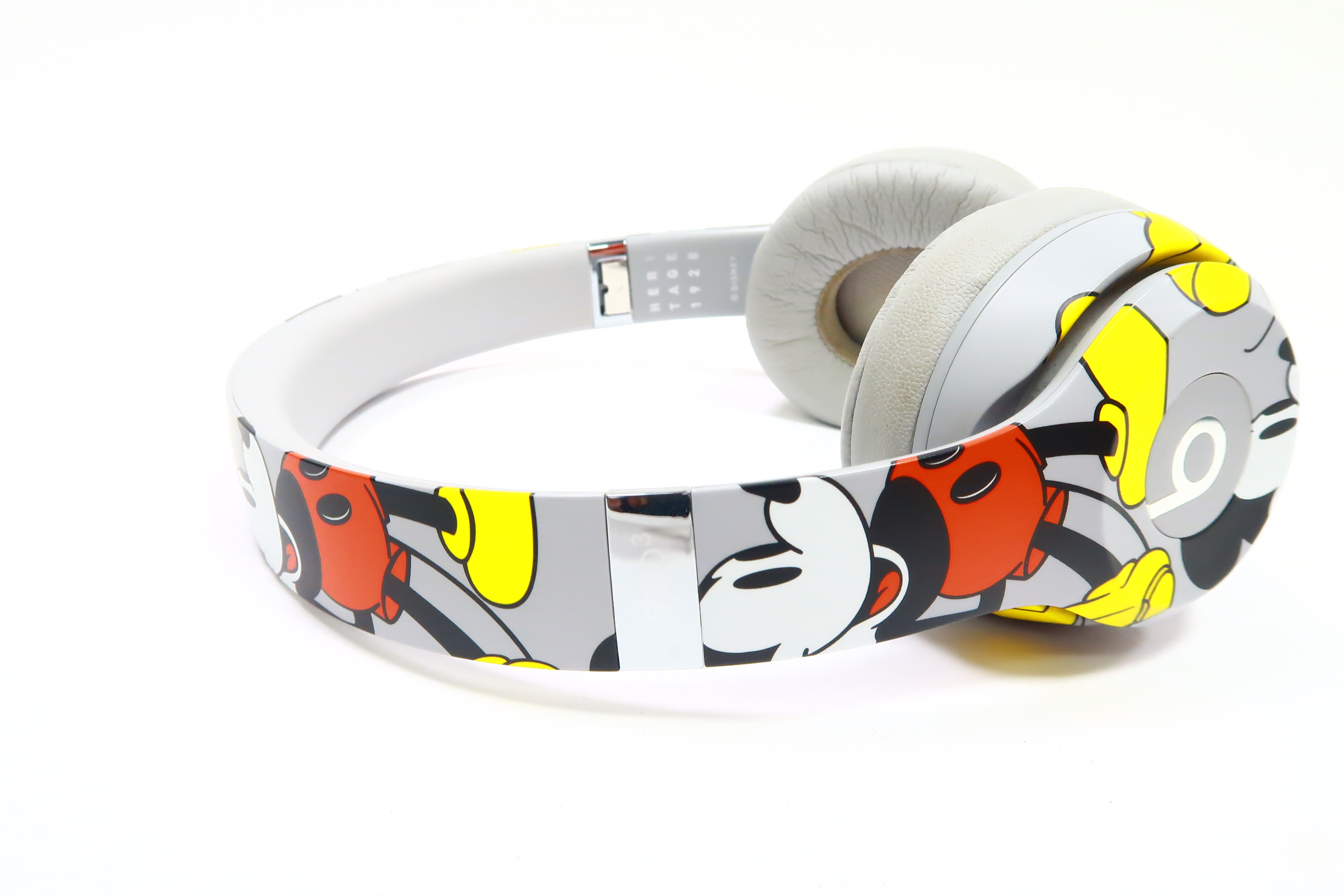 Beats Solo3 Wireless Mickey's 90th Anniversary Edition