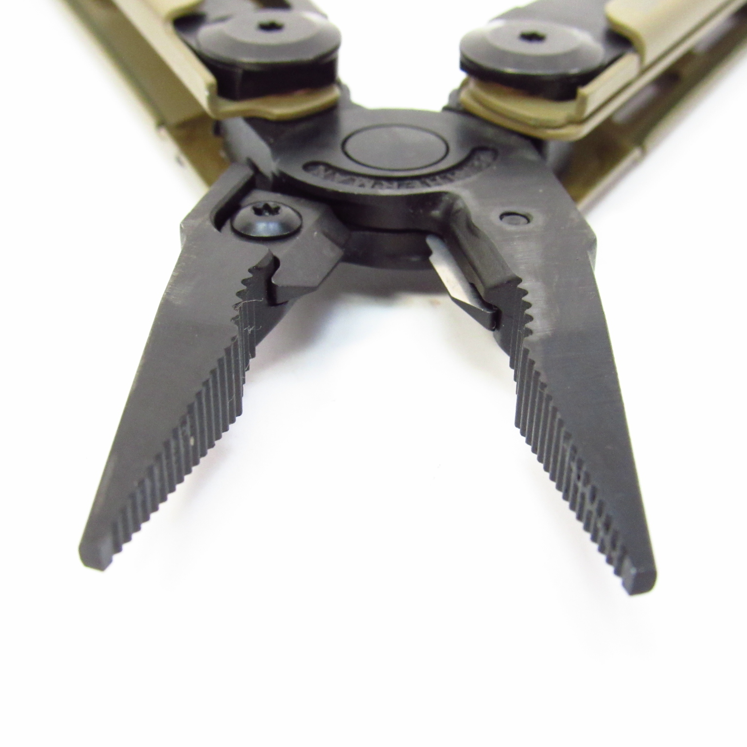 Leatherman Signal Multi-Tool - Coyote Tan