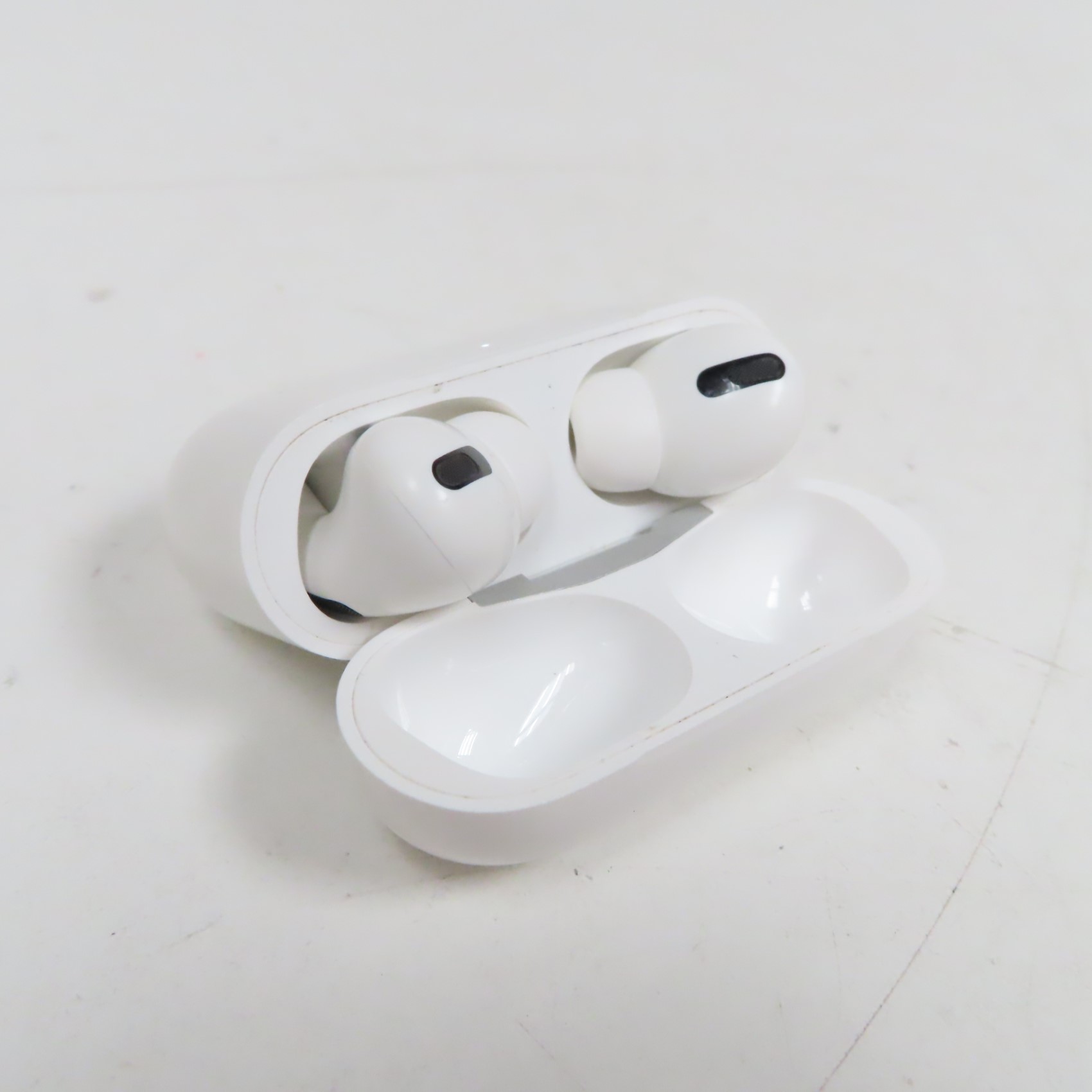 Apple MWP22AM/A AirPods Pro (1st Gen) Wireless Bluetooth Earbuds