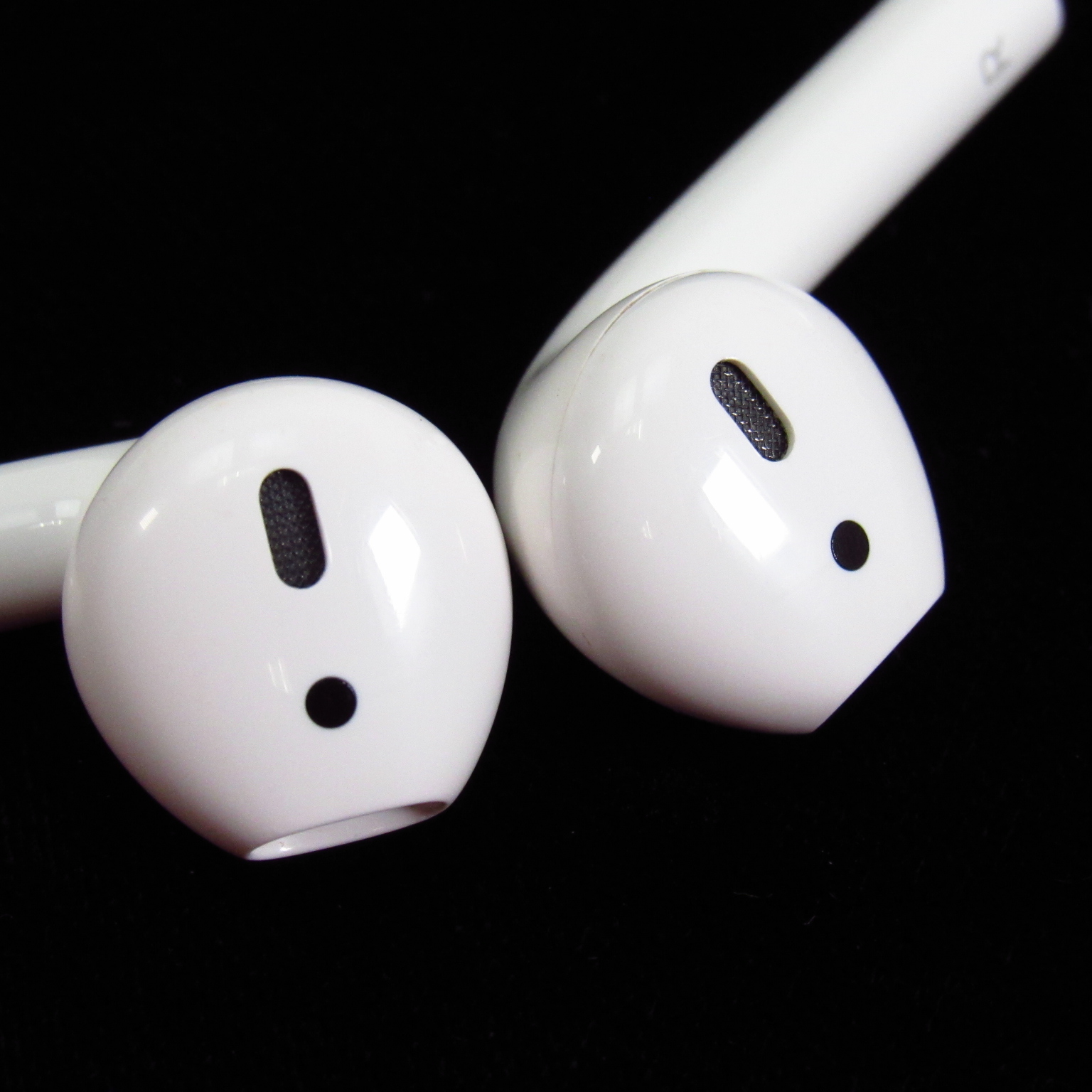 Apple AirPods 2nd Generation A2031/A2032 Bluetooth In-Ear Earbuds