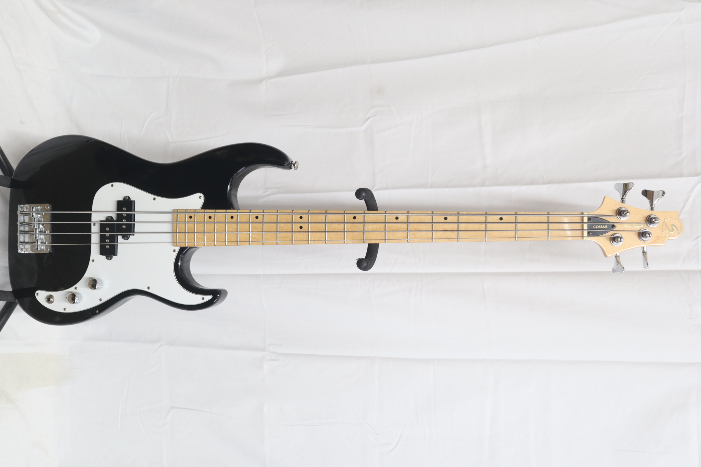 Corsair Samick Greg Bennett Design Black & White 4-String