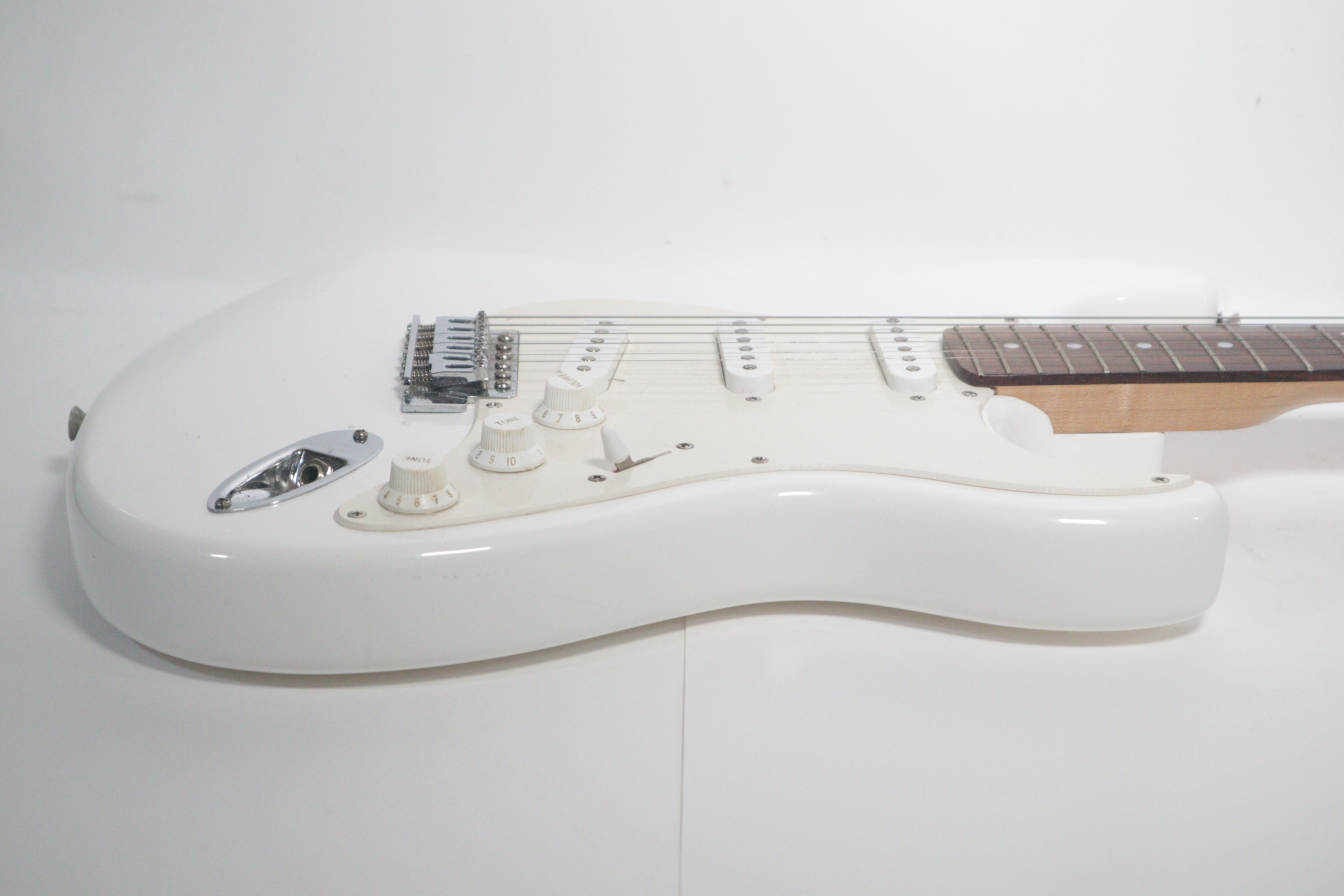 Squier by Fender Stratocaster Bullet Series Arctic White 6String