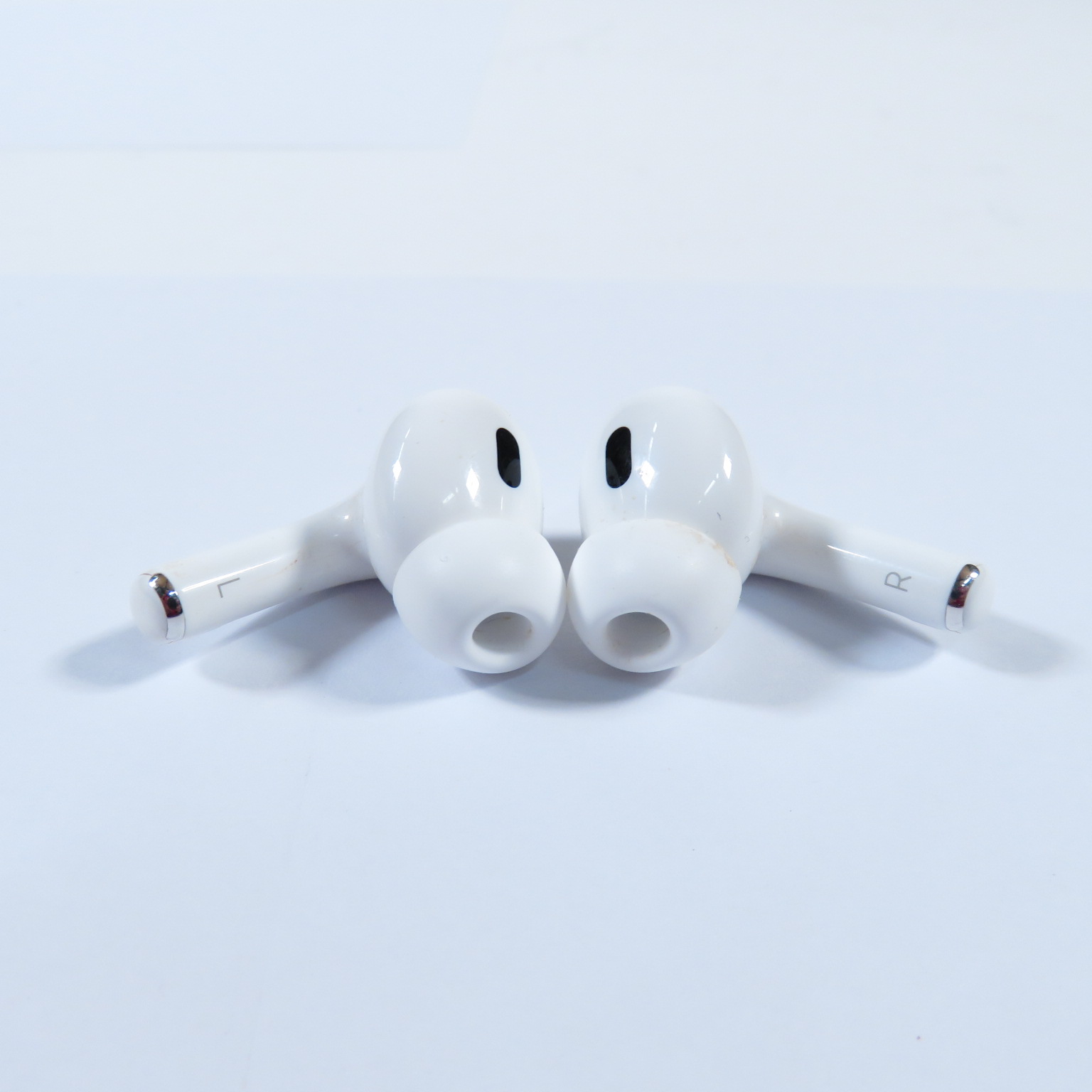 Apple AirPods Pro 2nd Gen A2700 Active Noise Cancelling Wireless