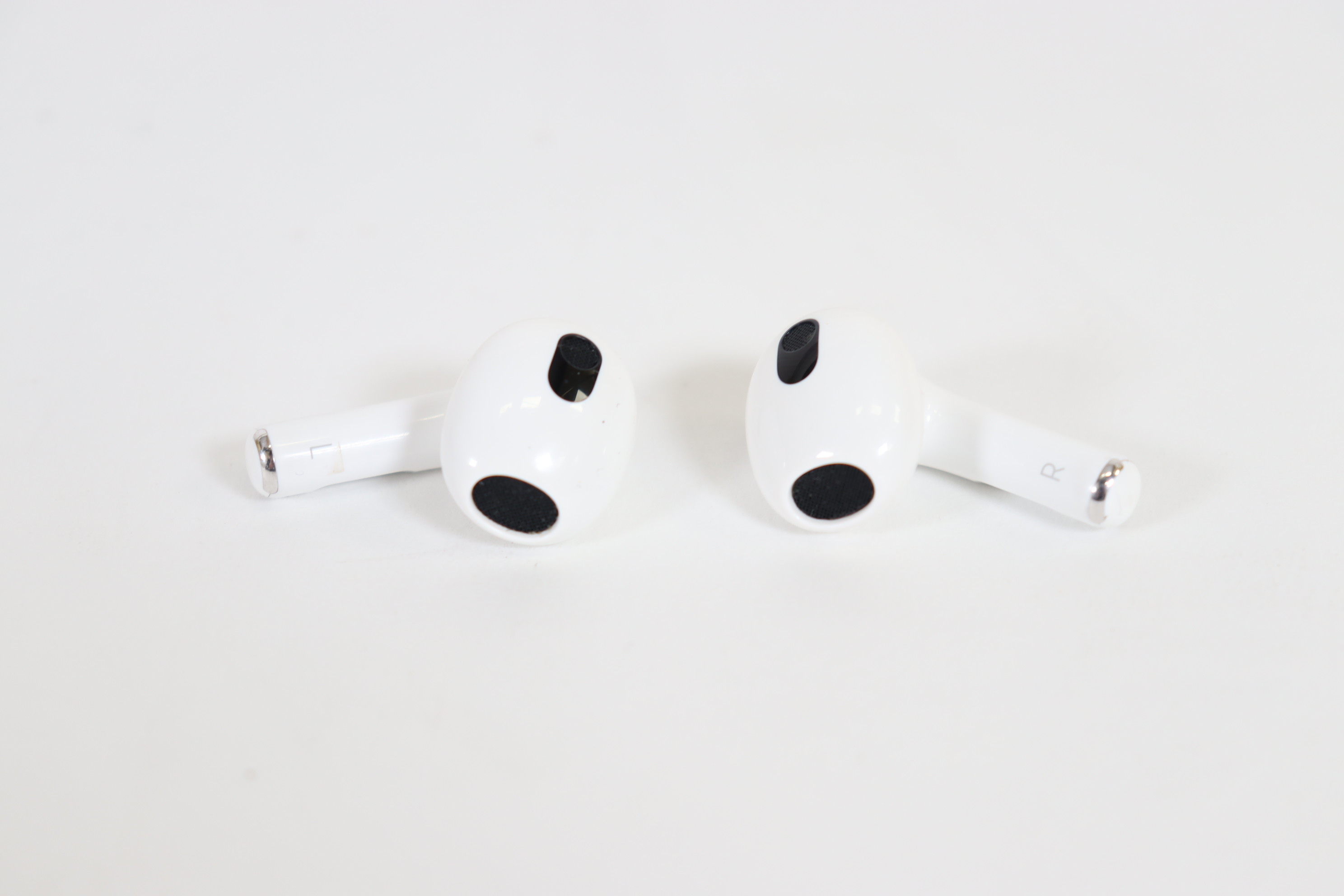 Apple AirPods A2564 3rd generation with Lightning Charging Case - White