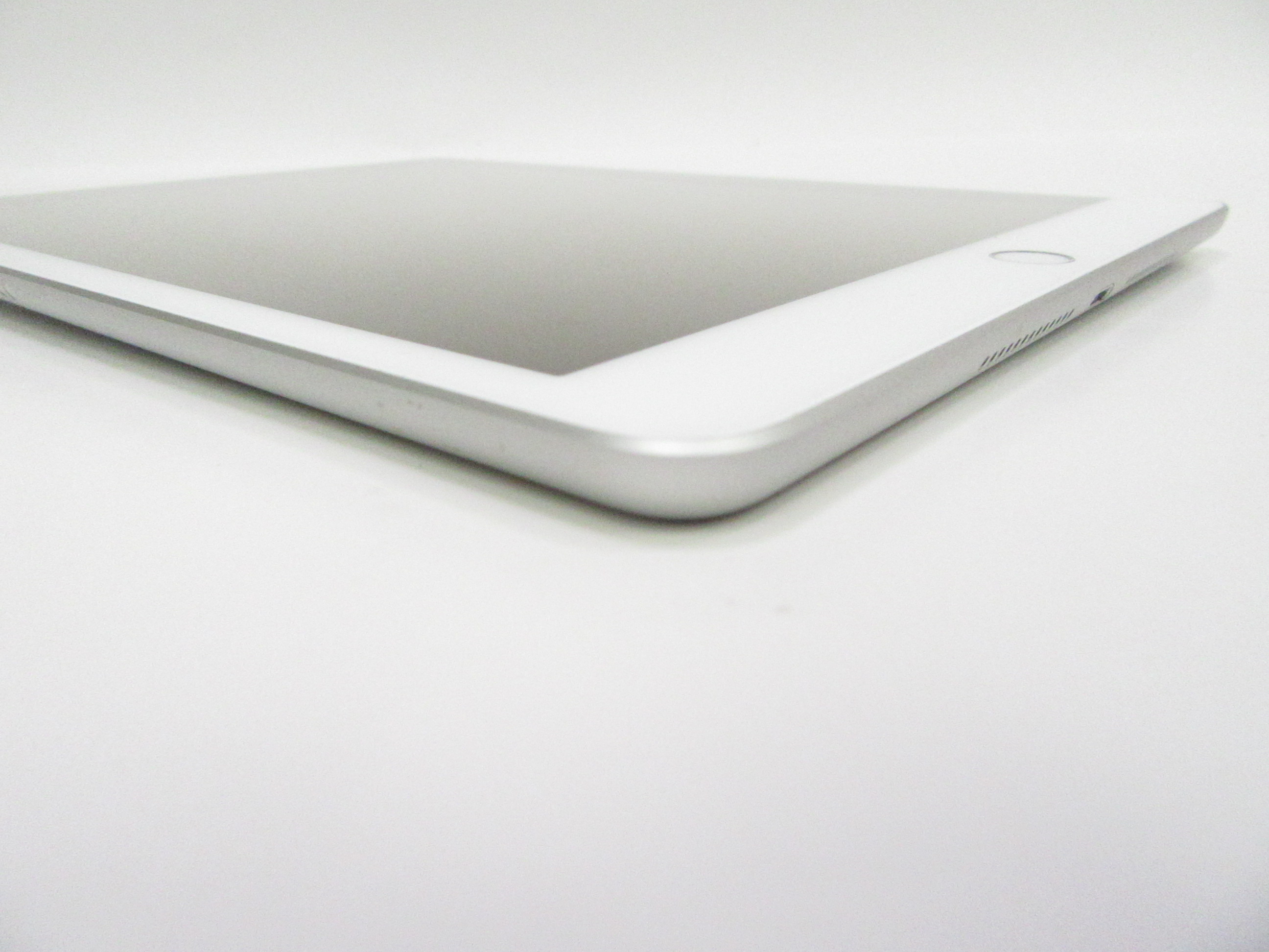 Apple iPad 7th Gen A2197 Silver 32GB 10.2