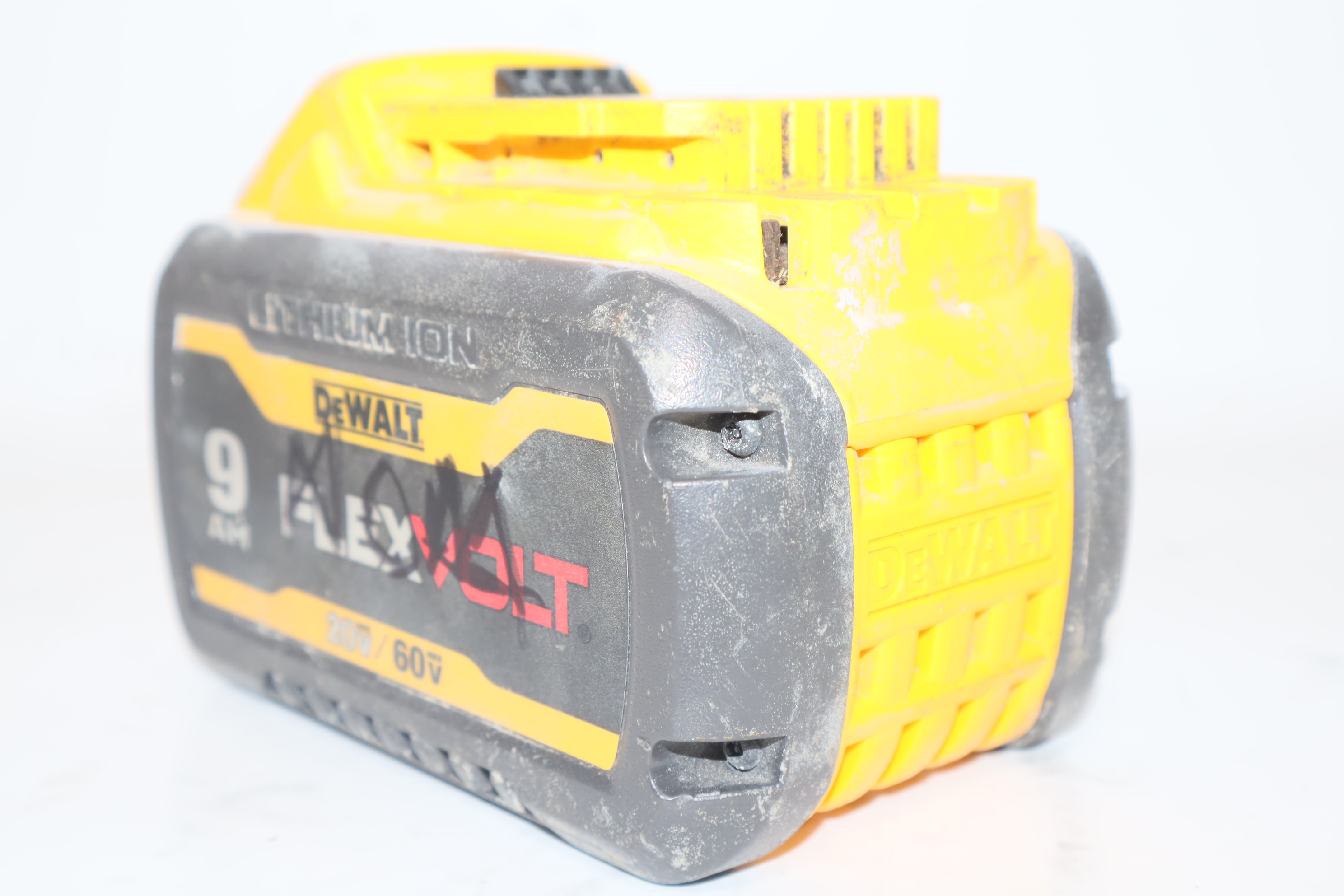 DEWALT DCB609 FLEXVOLT 20V/60V MAX 9Ah Lithium Ion Battery – New In Box