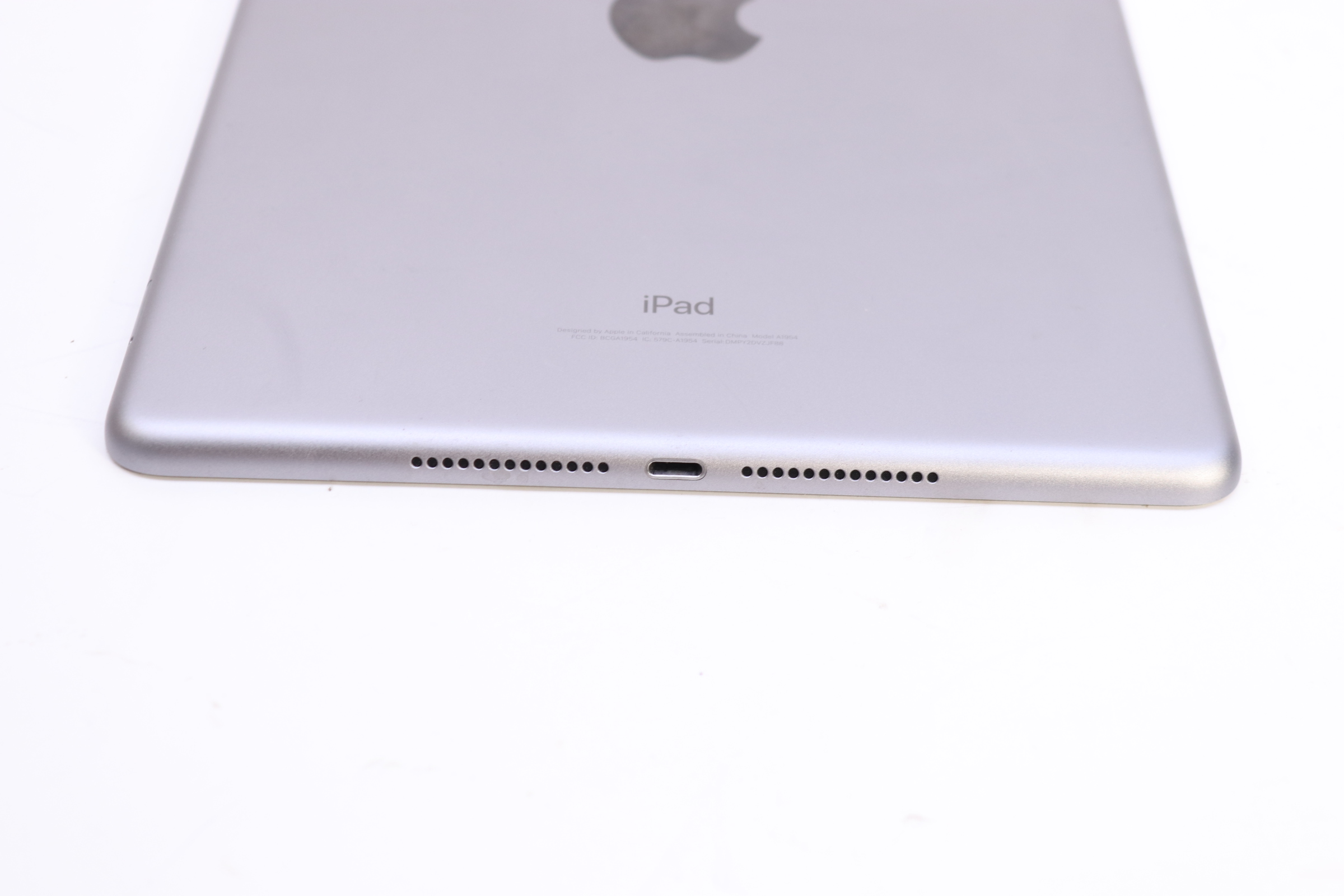 Apple iPad 6th Gen MR6R2LL/A 9.7