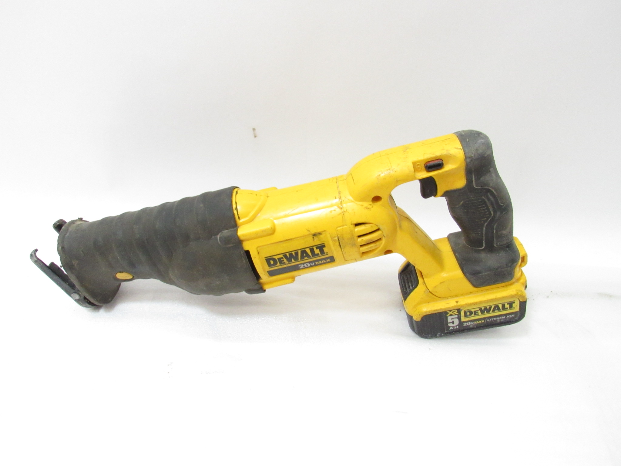 DEWALT DCS380 20-Volt MAX Lithium-Ion 0-3000 SPM Cordless Reciprocating Saw