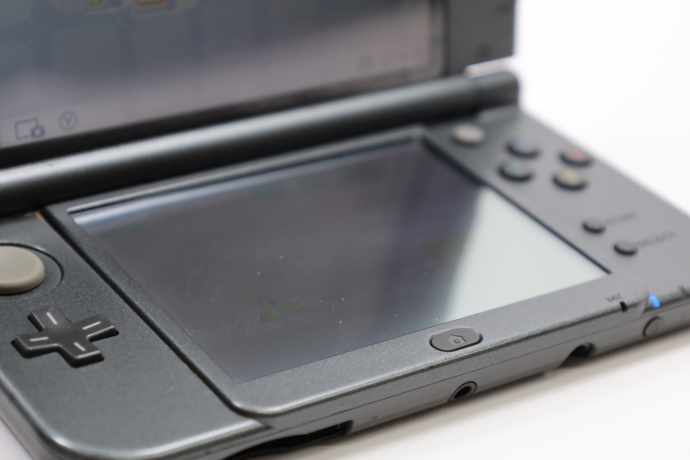 Nintendo New 3DS XL RED001 3D Portable Gaming System Gray (9477)