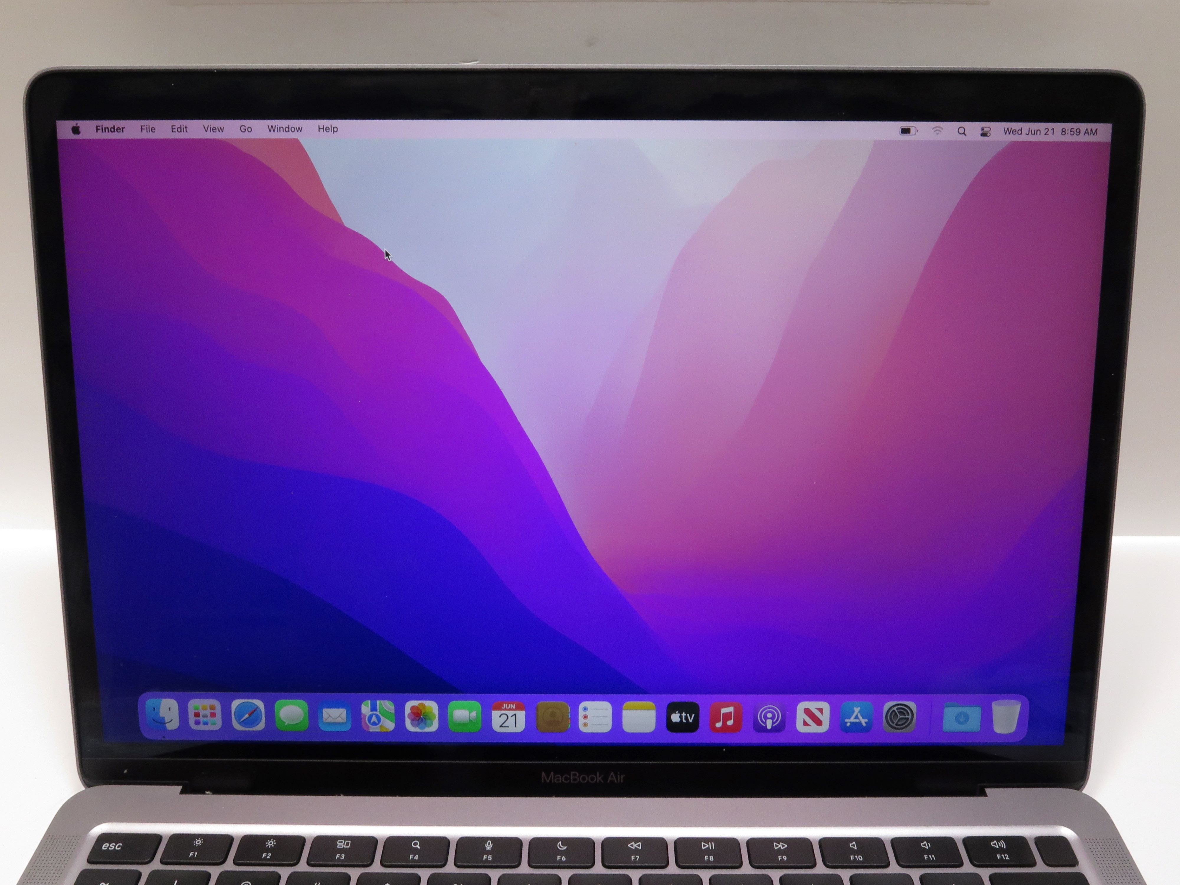 Apple 2020 MacBook Air MGN63LL/A M1 Chip 8GB RAM 256GB SSD 13.3"
