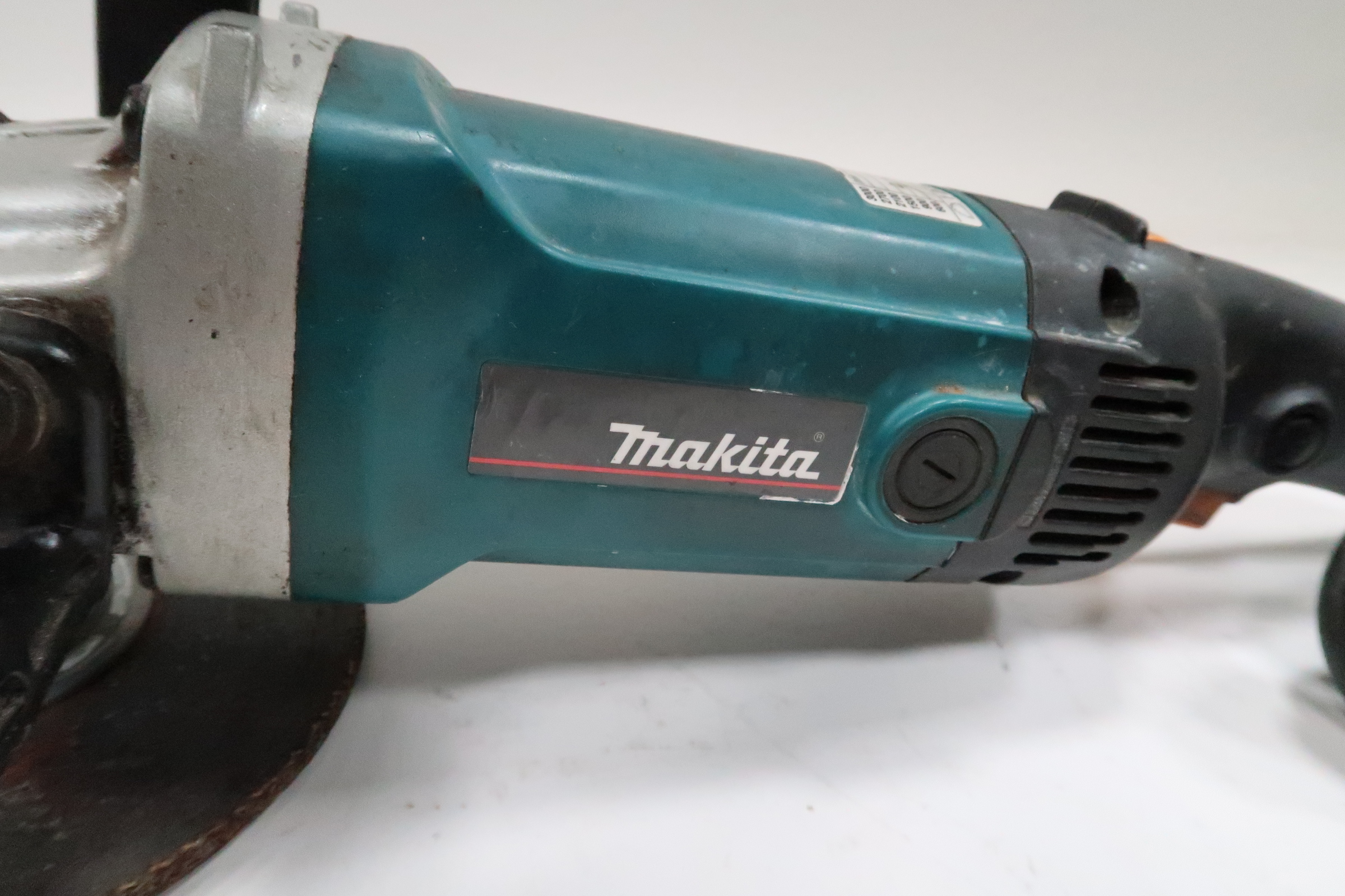 Makita 9227c 10 Amp 7 In Corded Variable Speed Hook And Loop Sander Polisher