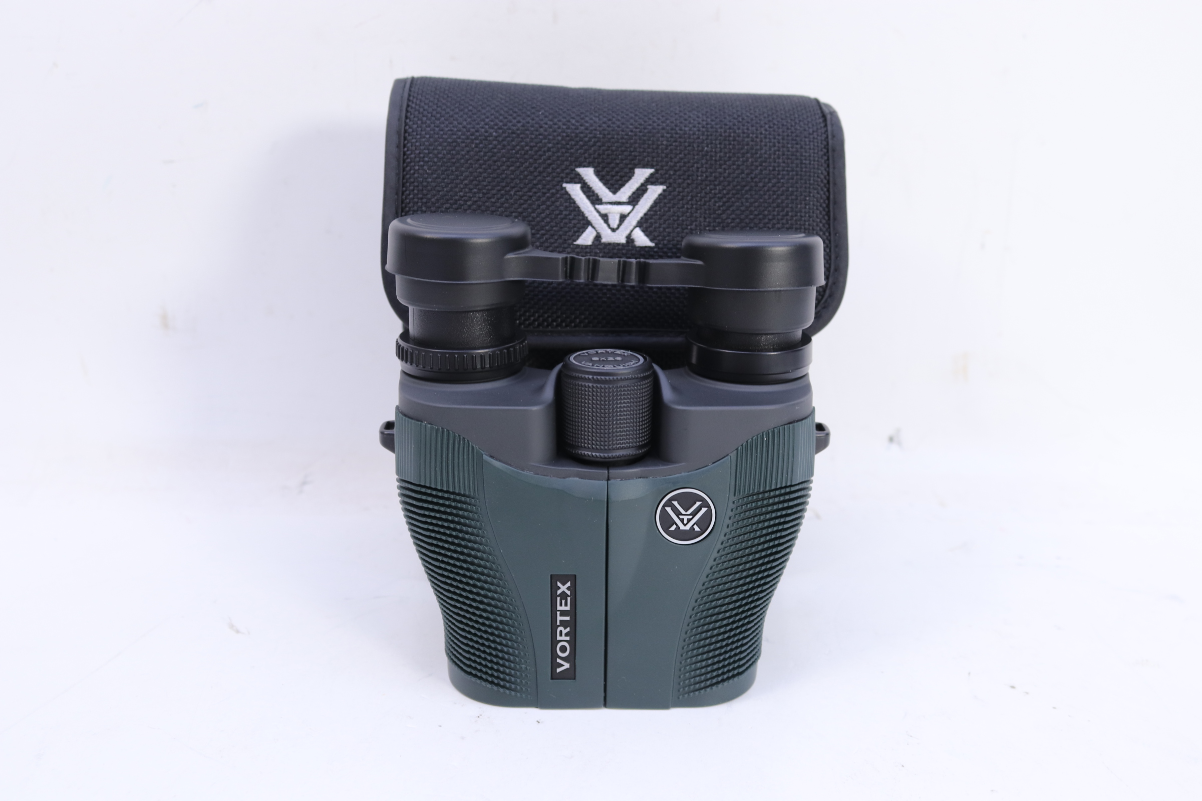 Vortex VNQ0826 8x26 Vanquish Binoculars