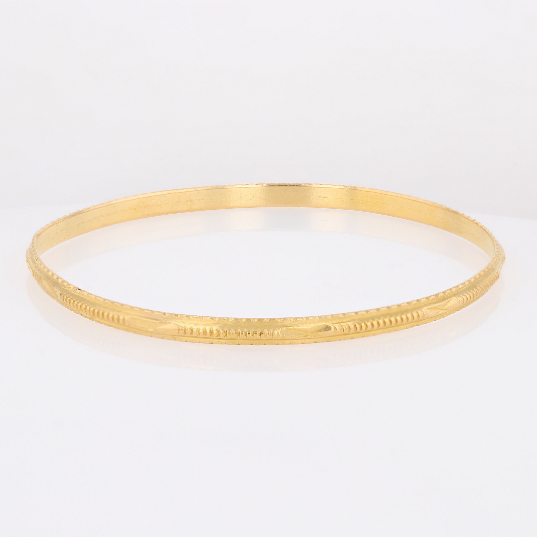 Diamond Cut and Textured Bangle Bracelet 22k Yellow