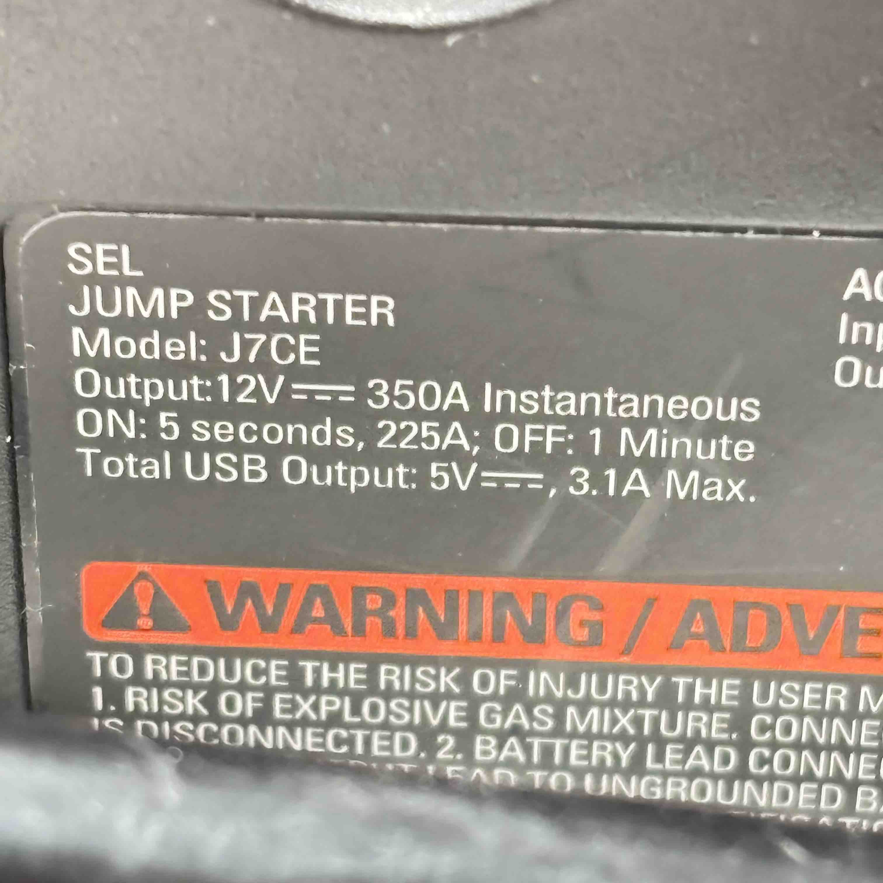 EverStart J7CE 800A Peak Battery Jump Starter/120 PSI Air Compressor