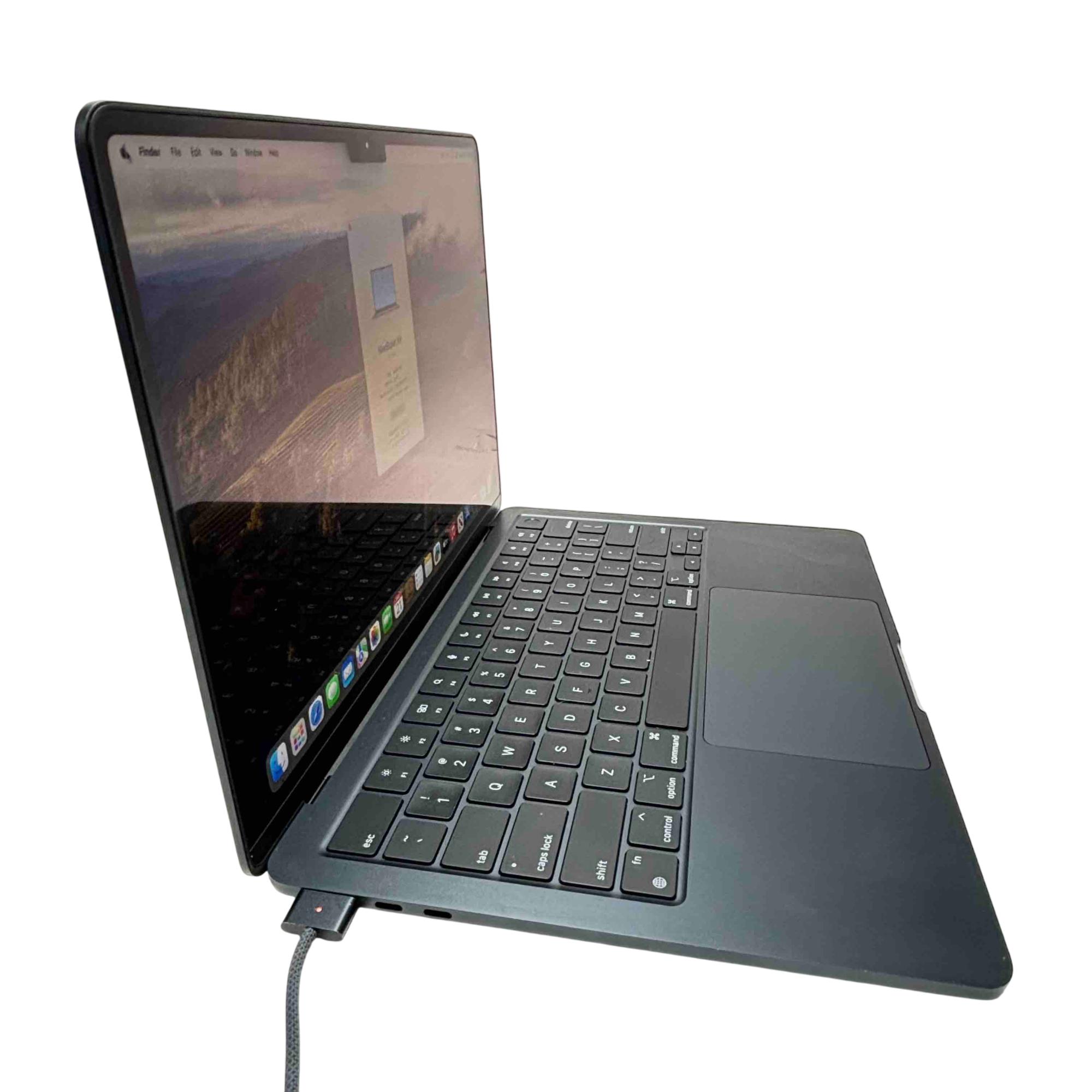 Apple MacBook Air (2022) MLY33LL/A M2 Chip 3.49GHz 256GB SSD 8GB