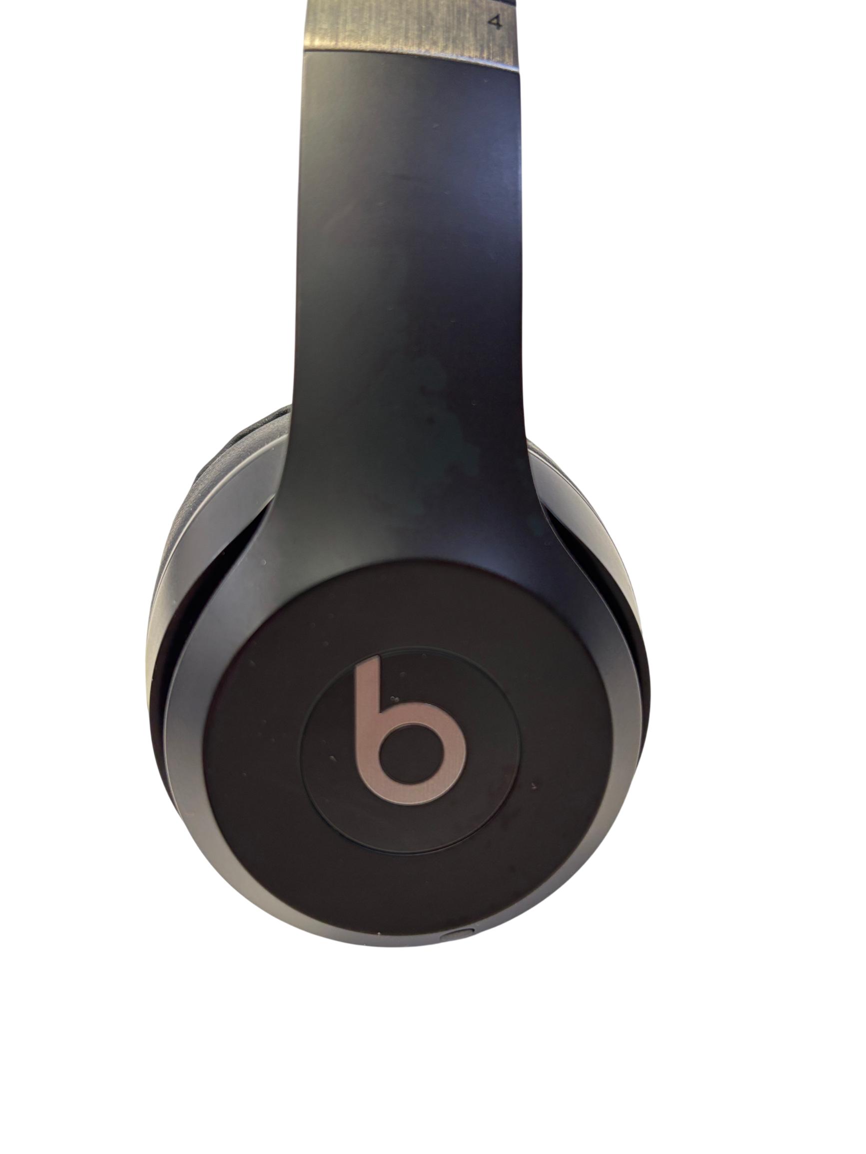 Apple Beats Solo 4 A3140 Wireless On-Ear Headphones Black 0505