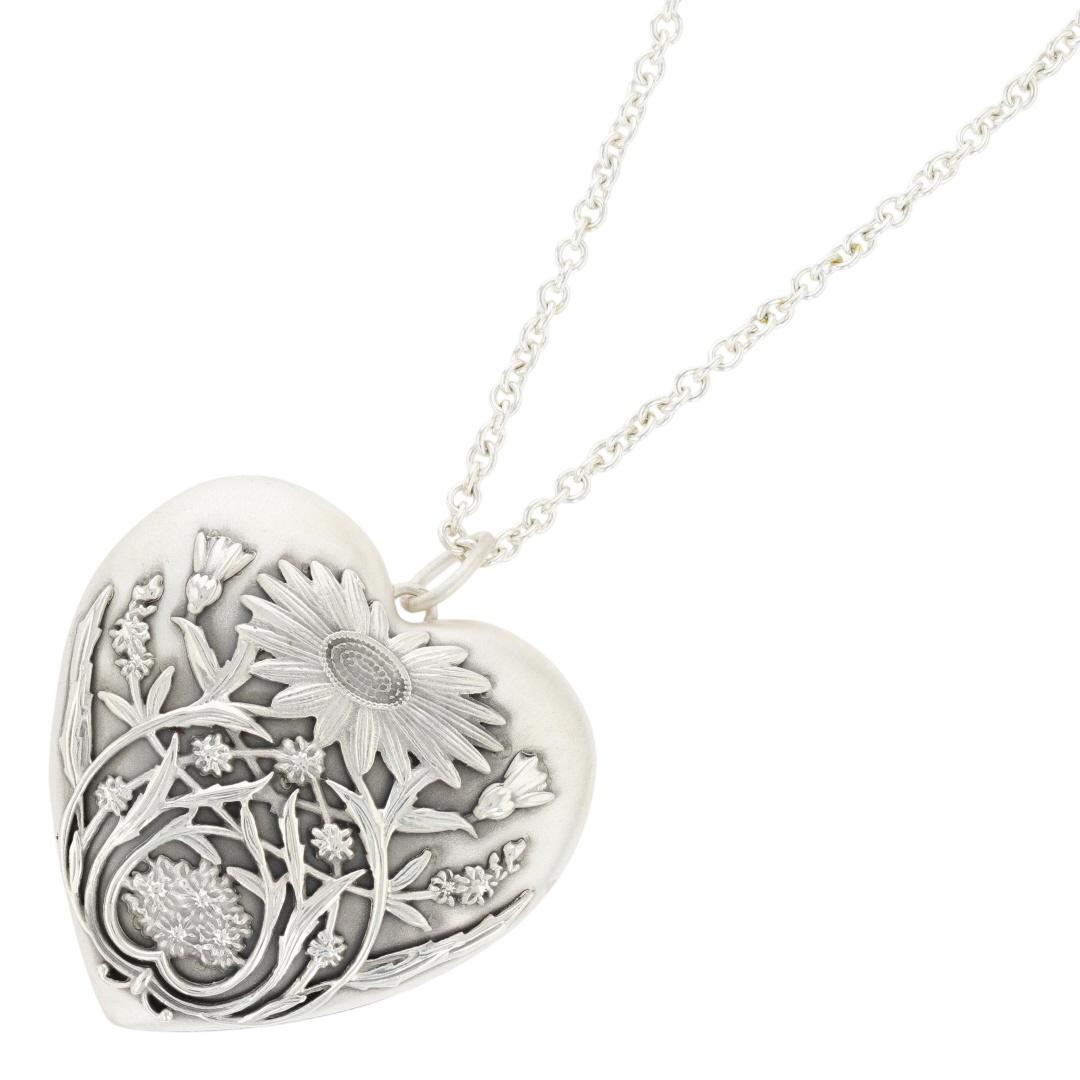 Tiffany & Co. Large Ziegfeld Daisy Heart Locket on 24