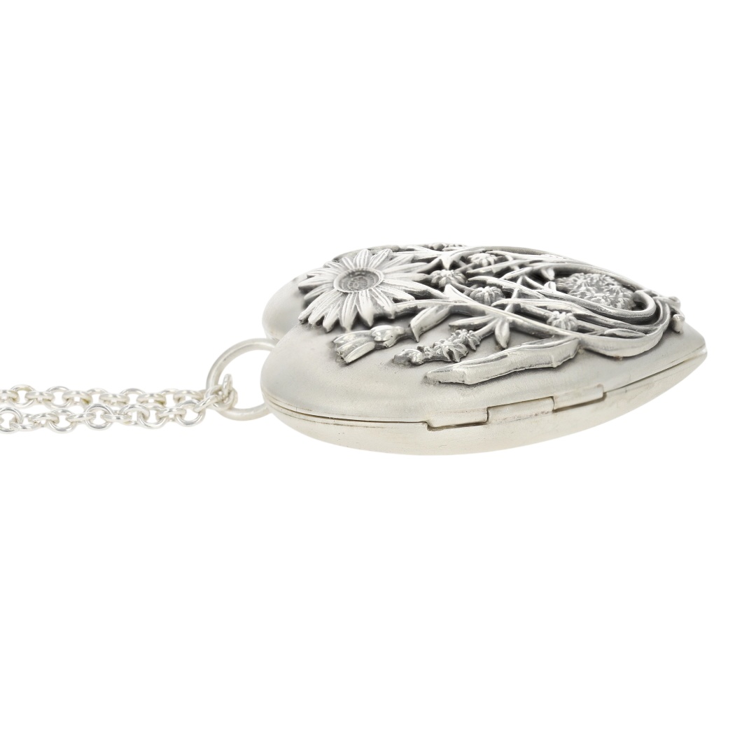 Tiffany & Co. Large Ziegfeld Daisy Heart Locket on 24