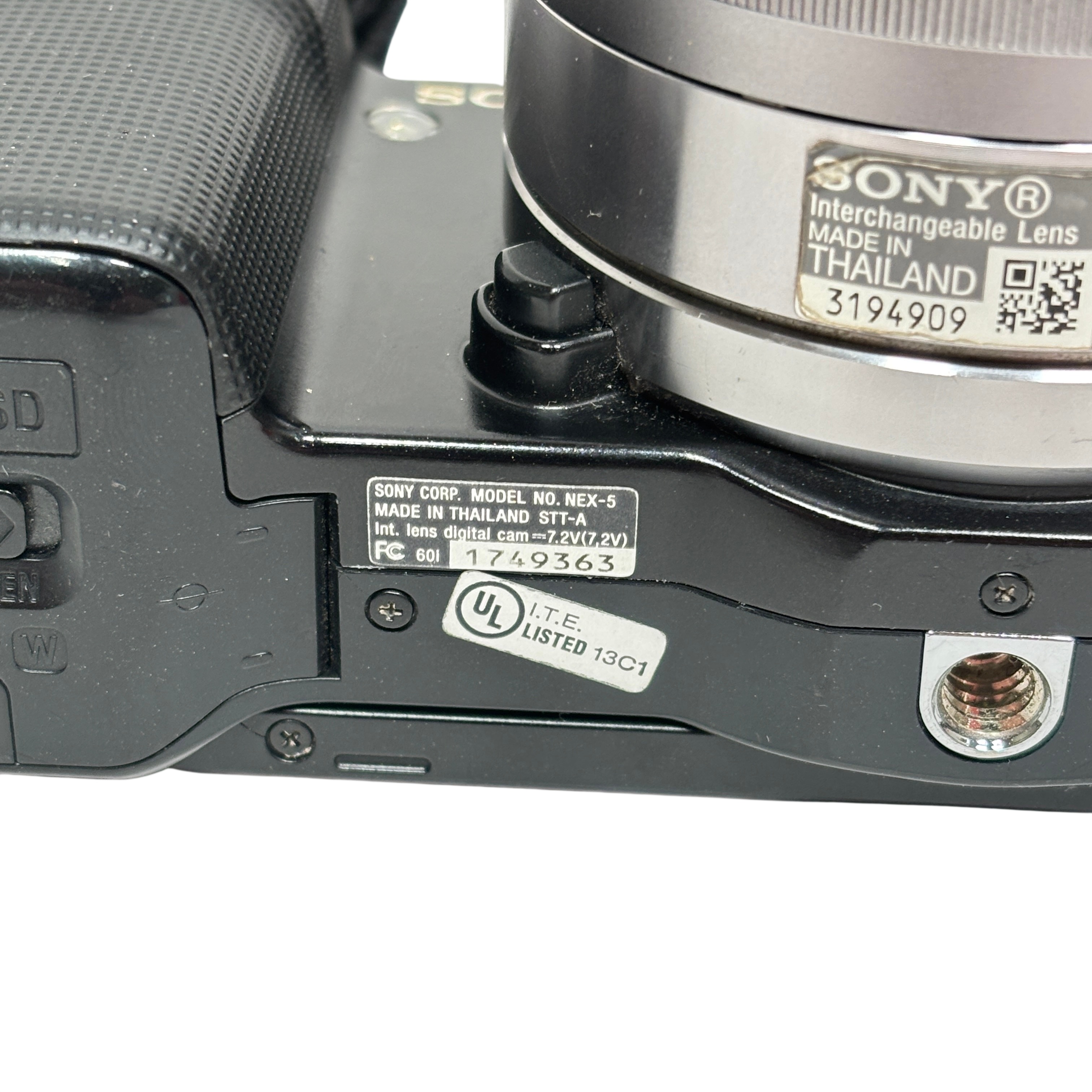 Sony Alpha NEX-5 16.1MP 1080p Tiltable Display 3.0