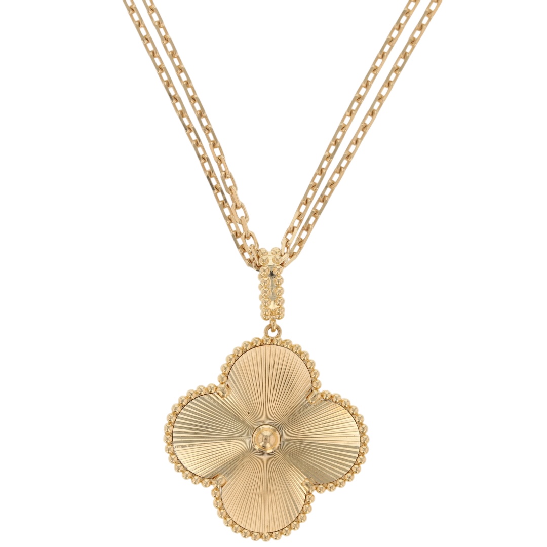 花形金色ペンダントk18 clover pentdantt Van Cleef & Arpels Magic Alhambra Clover Pendant 18-36
