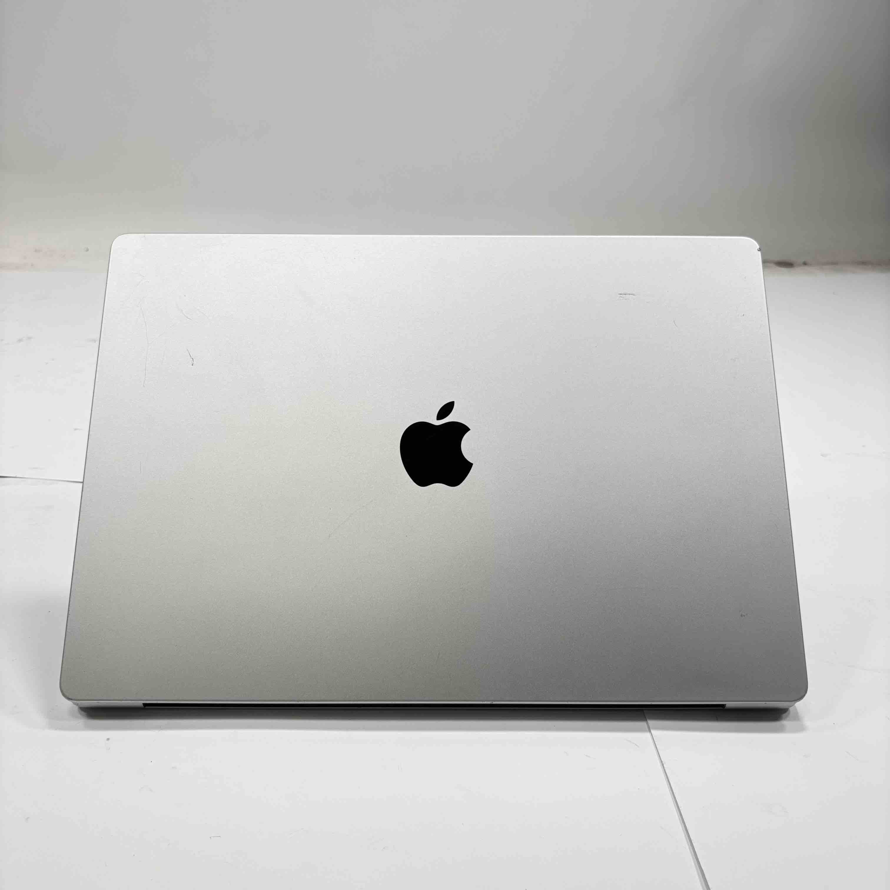 Apple 2021 MacBook Pro MK183LL/A M1 Pro Chip 3.2GHz 16GB RAM 512GB