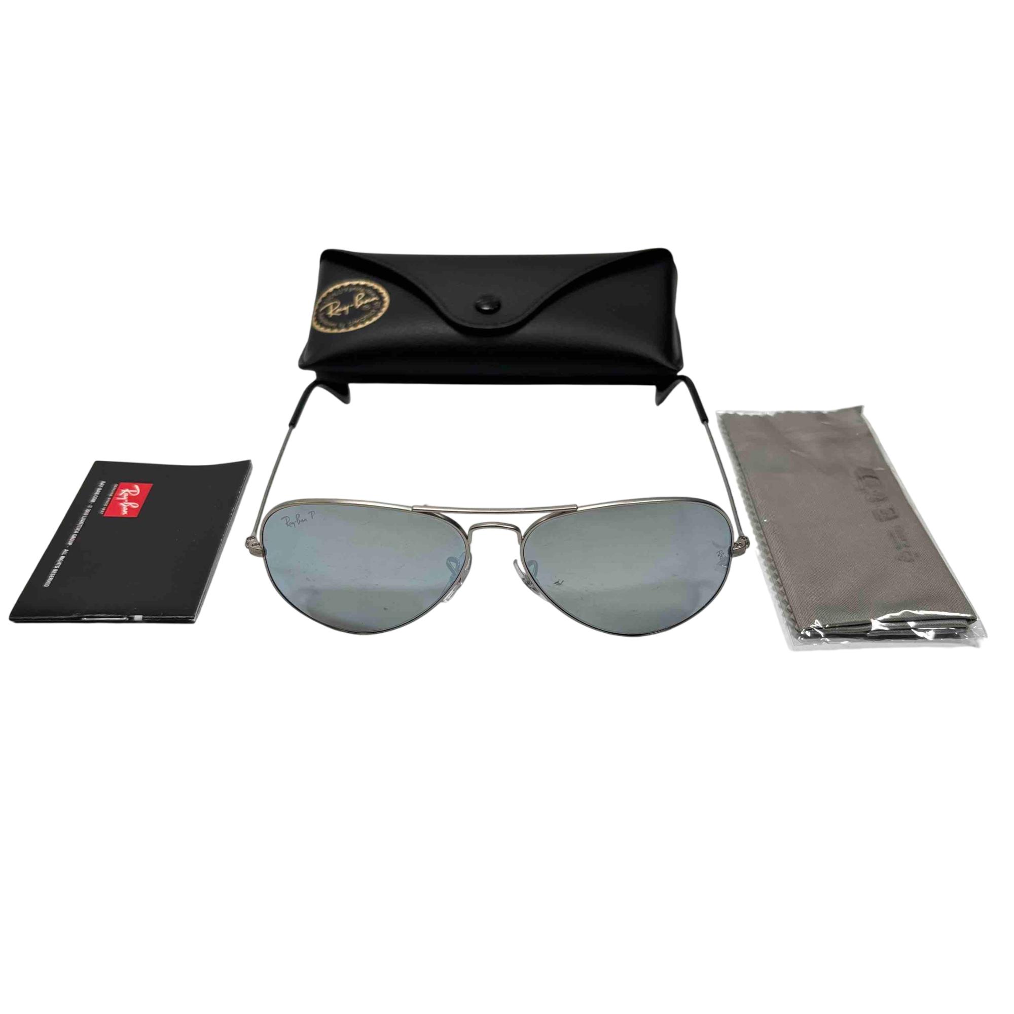 Ray-Ban Silver Aviator Sunglasses with Black Case Ray-Ban Aviator Silver Mirror RB 3025 W3277 Sunglasses - US main image 3