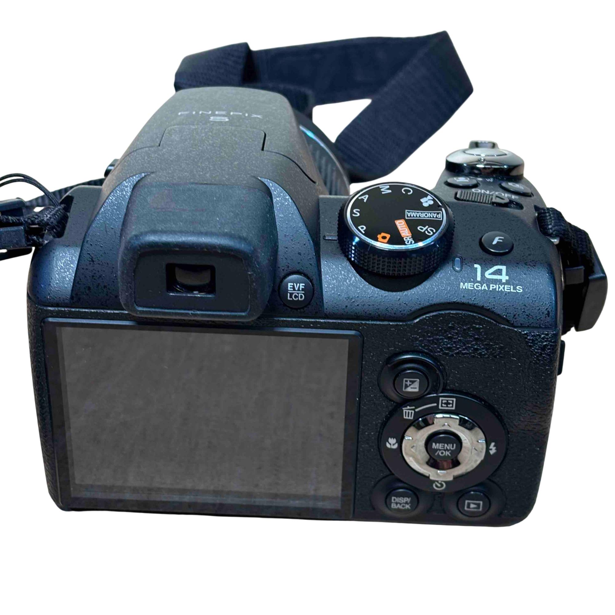 Fujifilm FINEPIX S4000 Black 14MP Digital 30X Bridge Camera 8862 